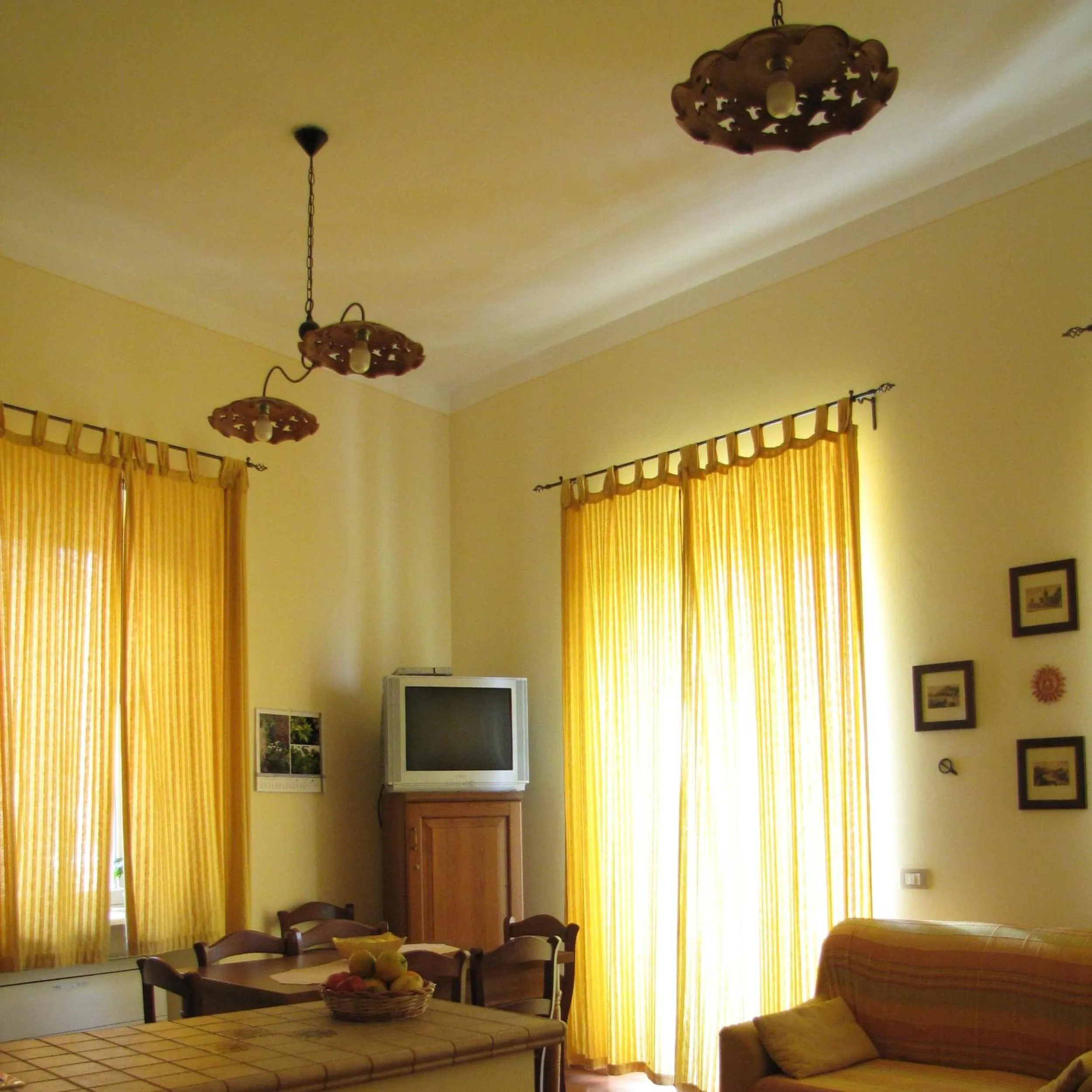 Communal lounge/ TV room in B&B Agon