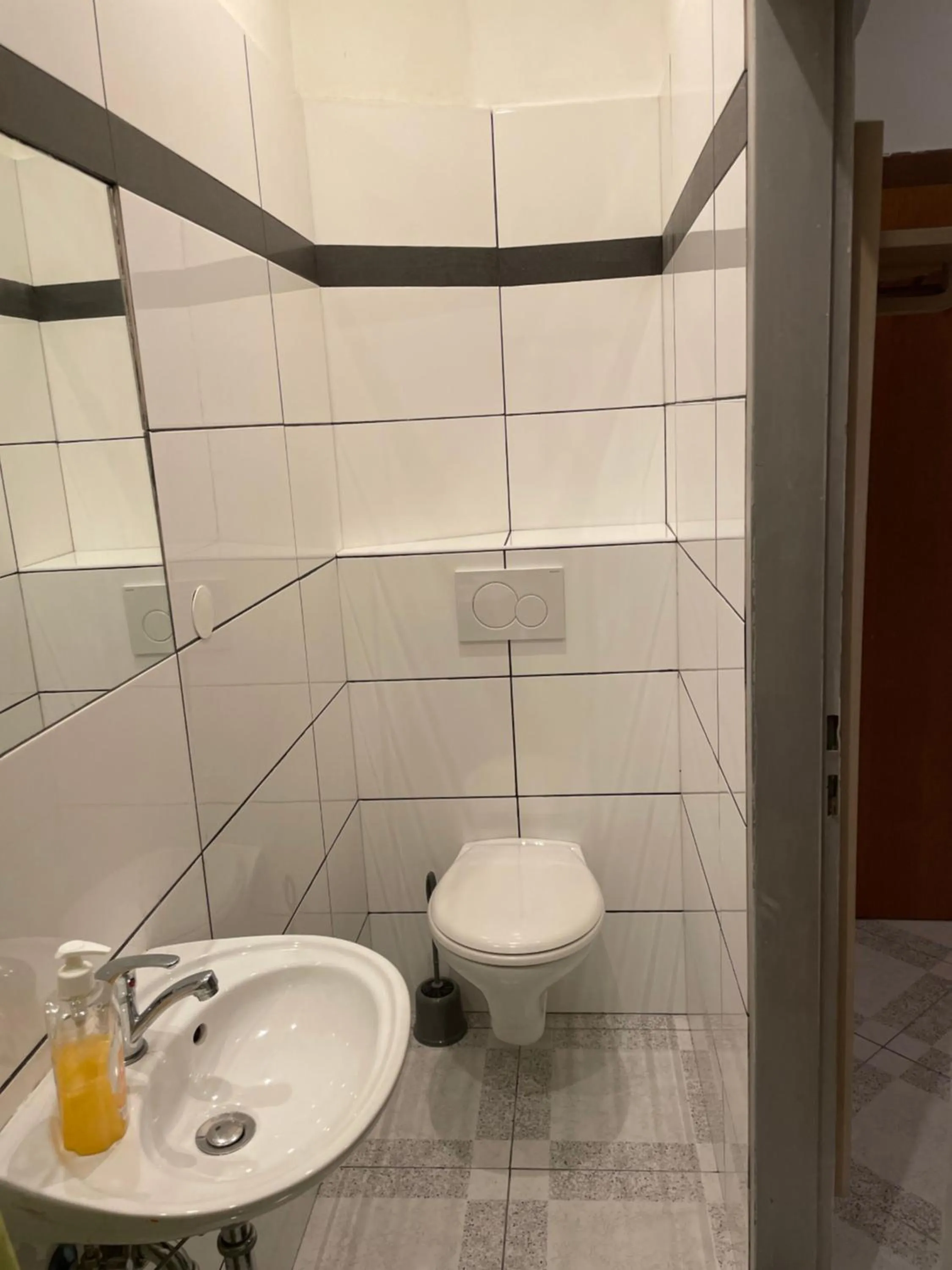 Toilet in Viktoria ARTUR