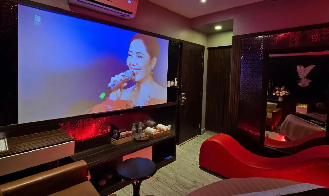 Deluxe Double Room with Balcony in Kha Thy Hotel Deluxe Double Room with Balcony in Kha Thy Hotel