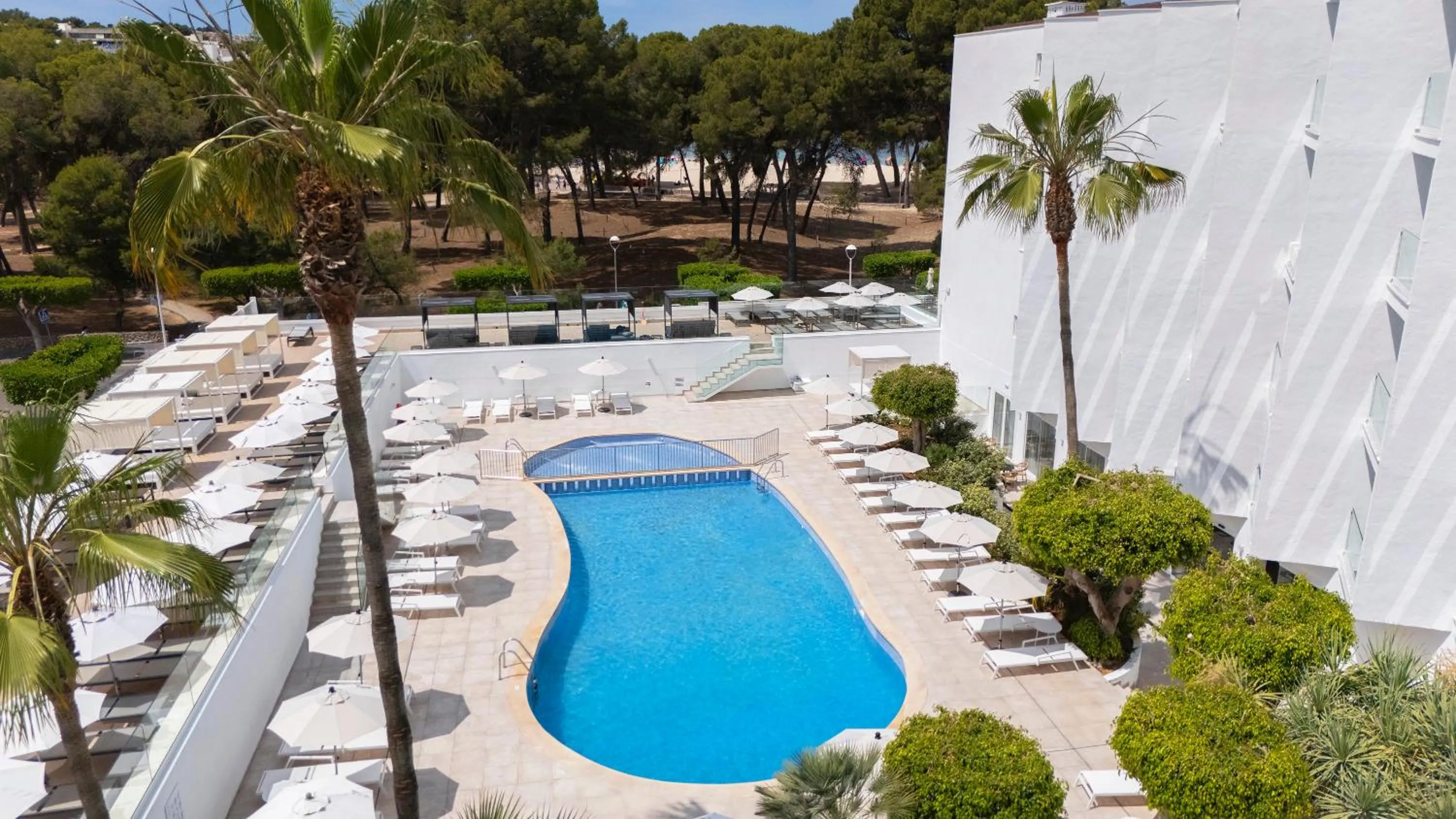 Swimming pool in HM Isabela-Adults Only