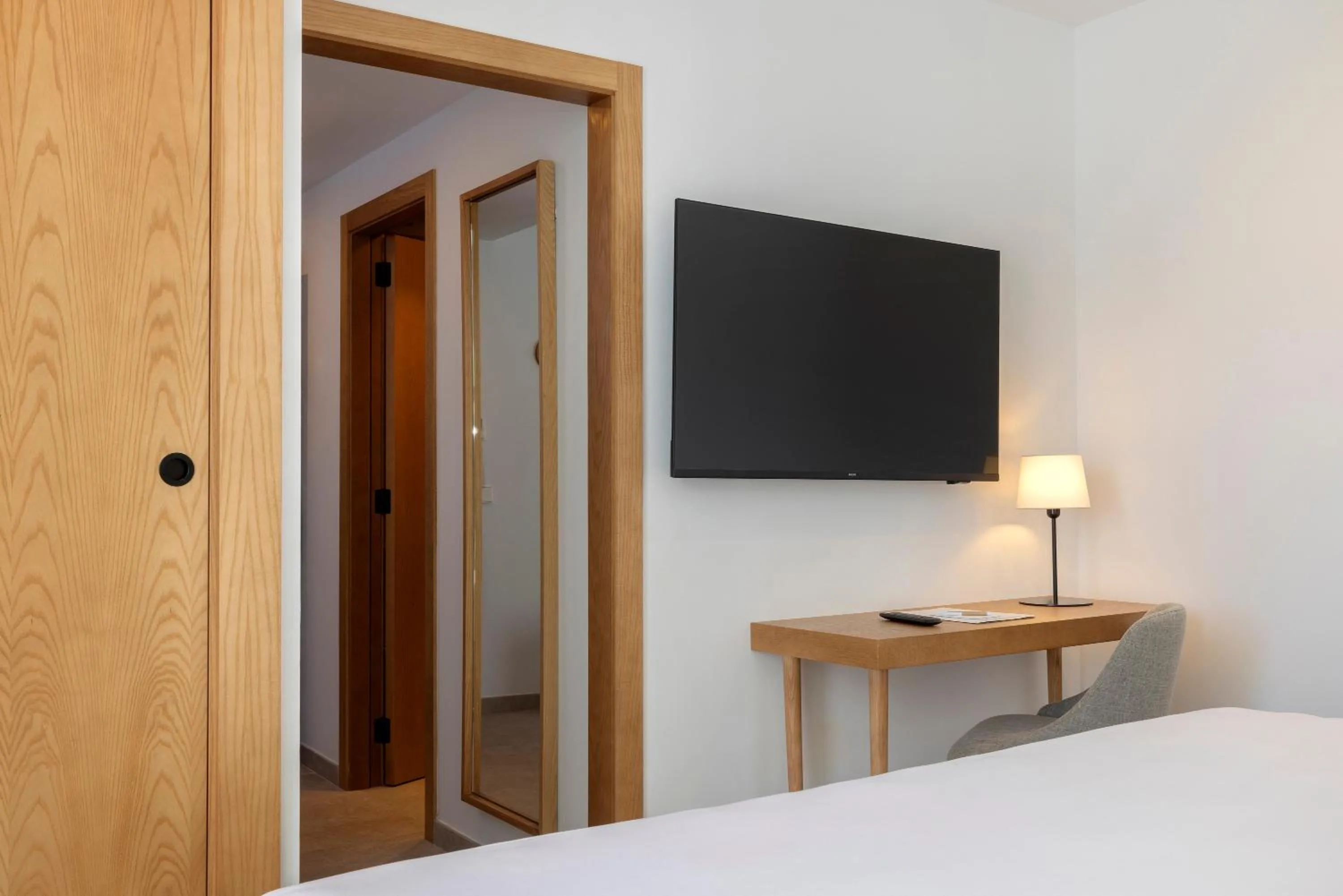 TV and multimedia, Bed in HM Isabela-Adults Only