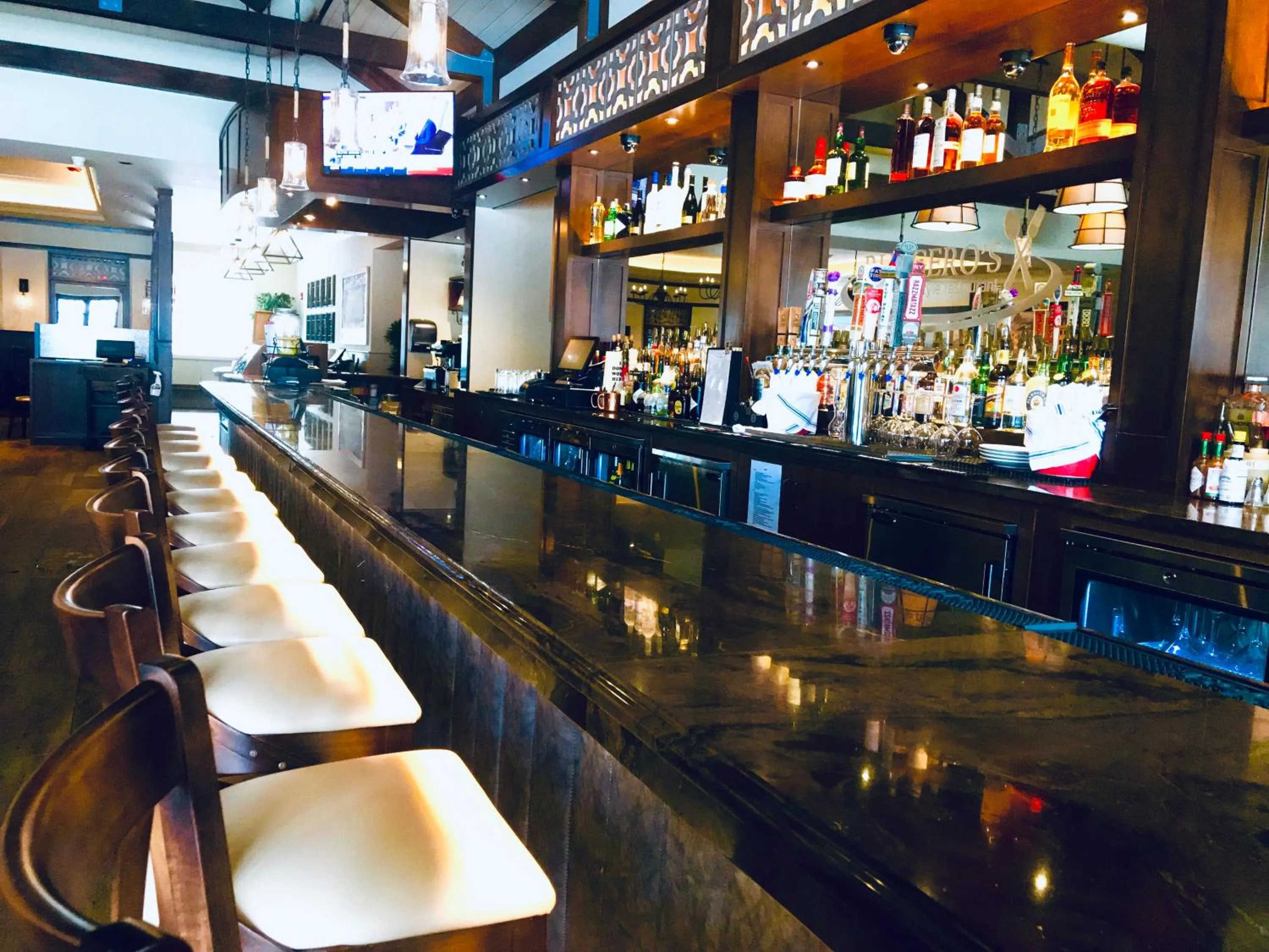 Restaurant/places to eat in The Inn and Spa at East Wind