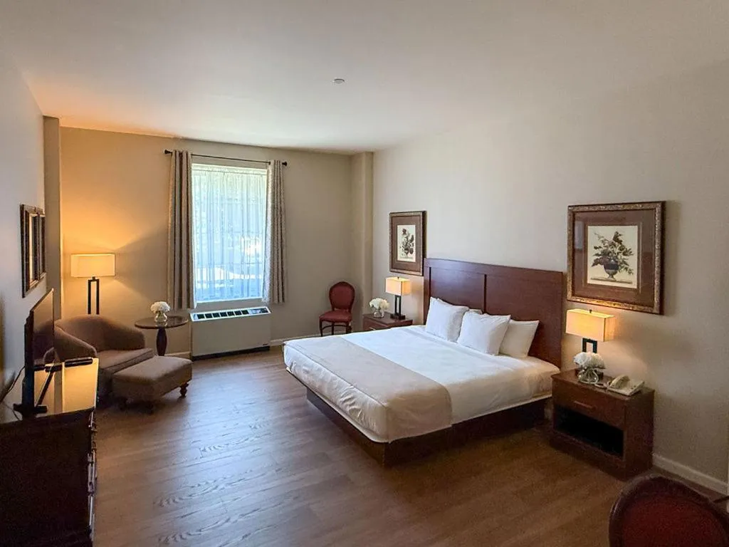 Bedroom, Bed in The Inn and Spa at East Wind