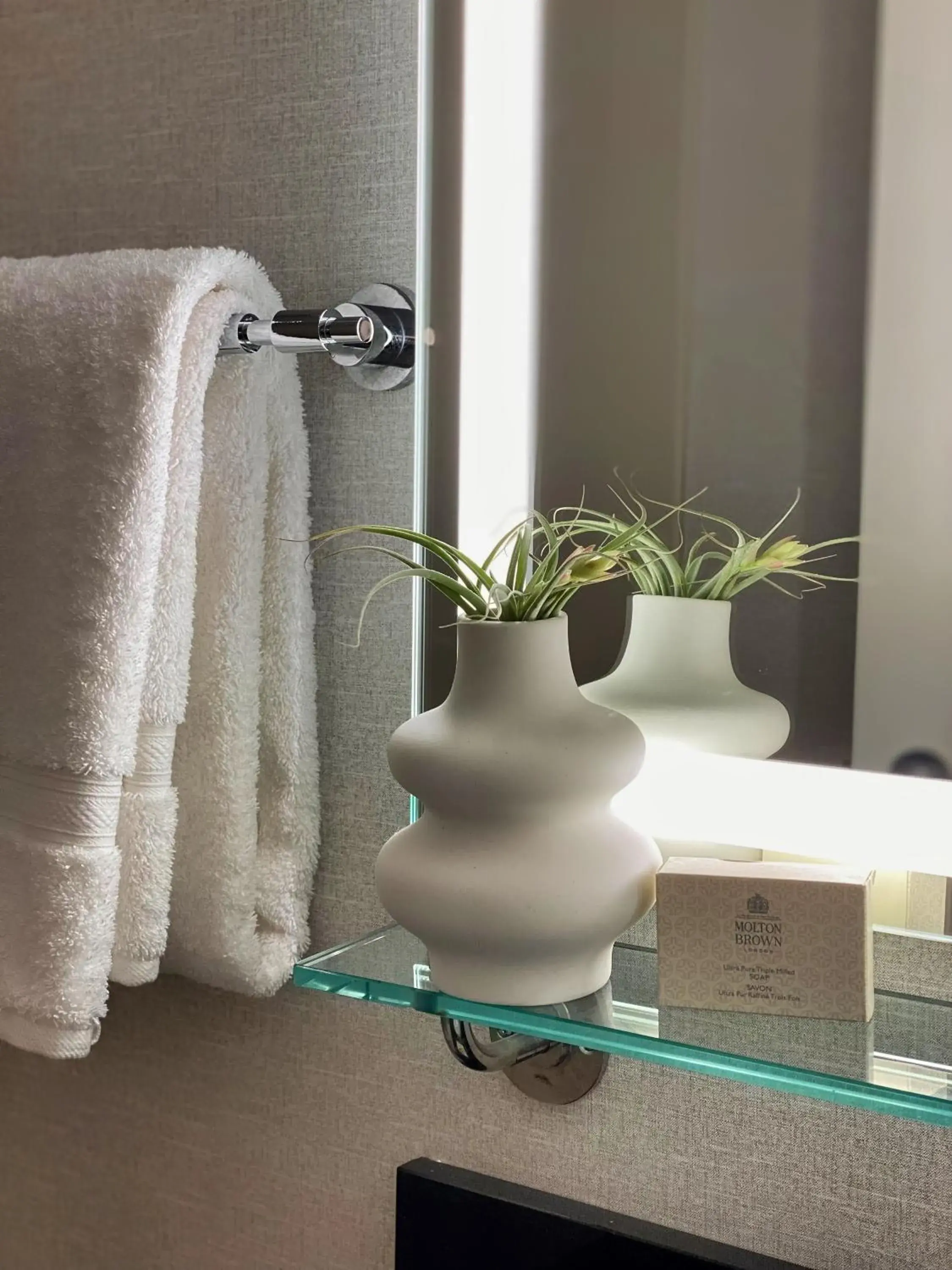 Executive Queen Room - Disability Access in Aura Hotel Times Square Newly Renovated Executive Queen Room - Disability Access in Aura Hotel Times Square Newly Renovated