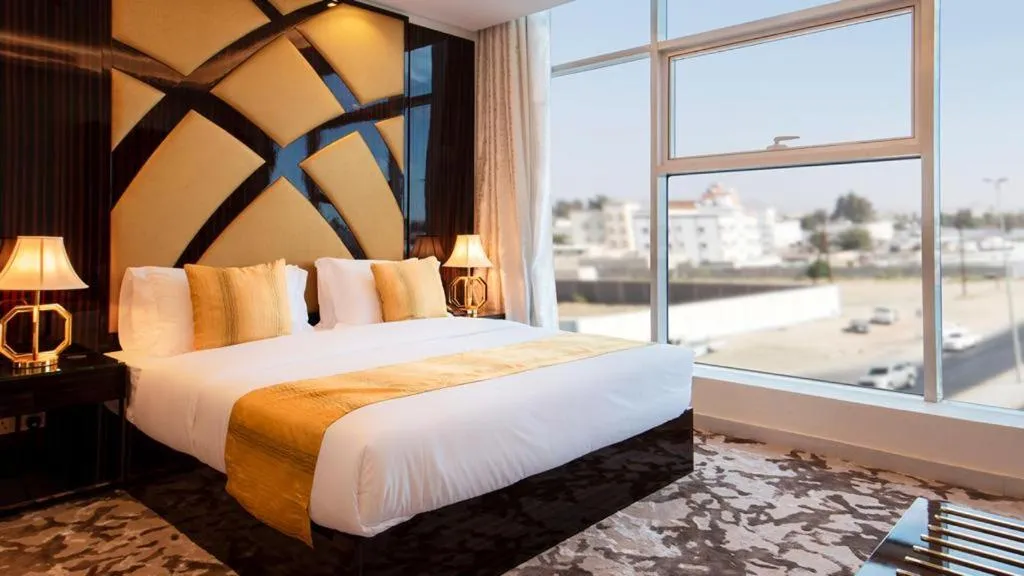 Bedroom, Bed in Golden Dream Hotel