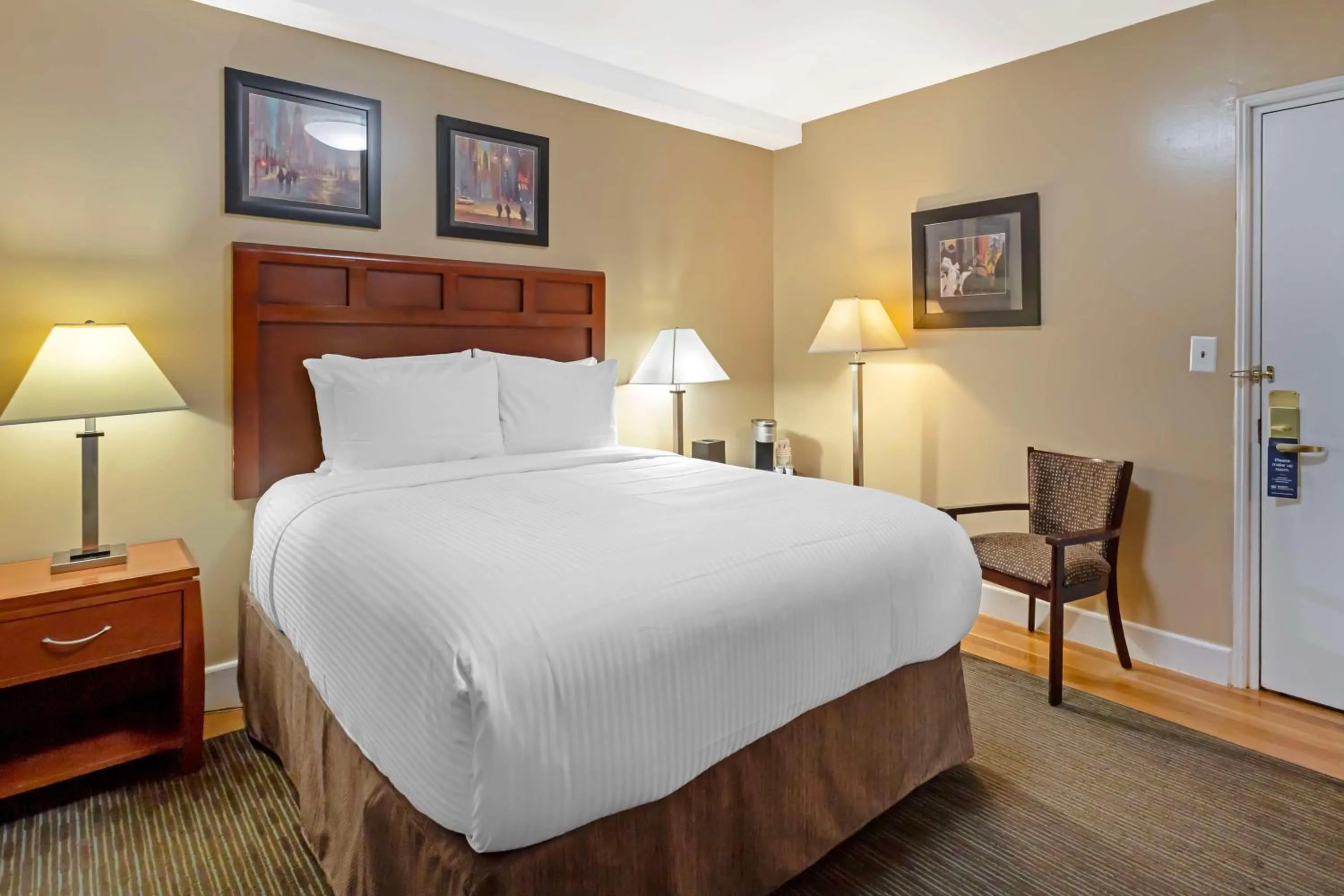 Bedroom, Bed in Best Western Plus Hospitality House Suites