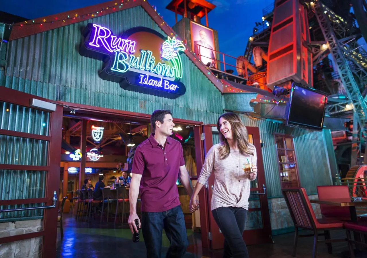 Lounge or bar in Silver Legacy Reno, A Caesars Destination