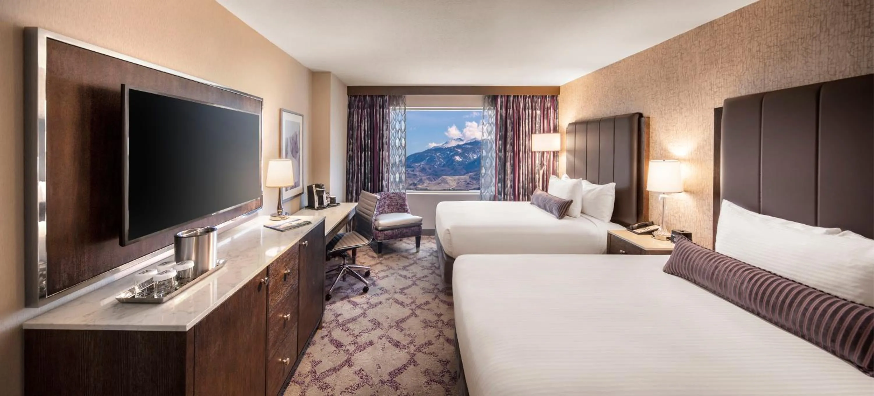 Photo of the whole room, Bed in Silver Legacy Reno, A Caesars Destination