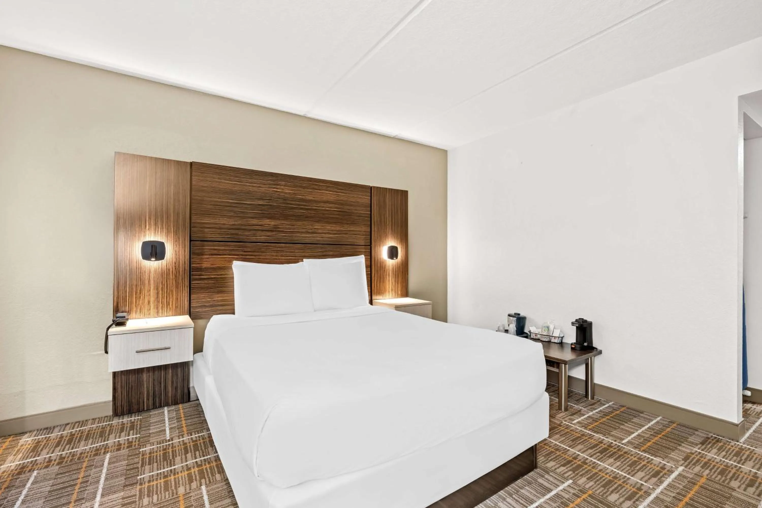 Bedroom, Bed in Best Western Airport Inn & Suites