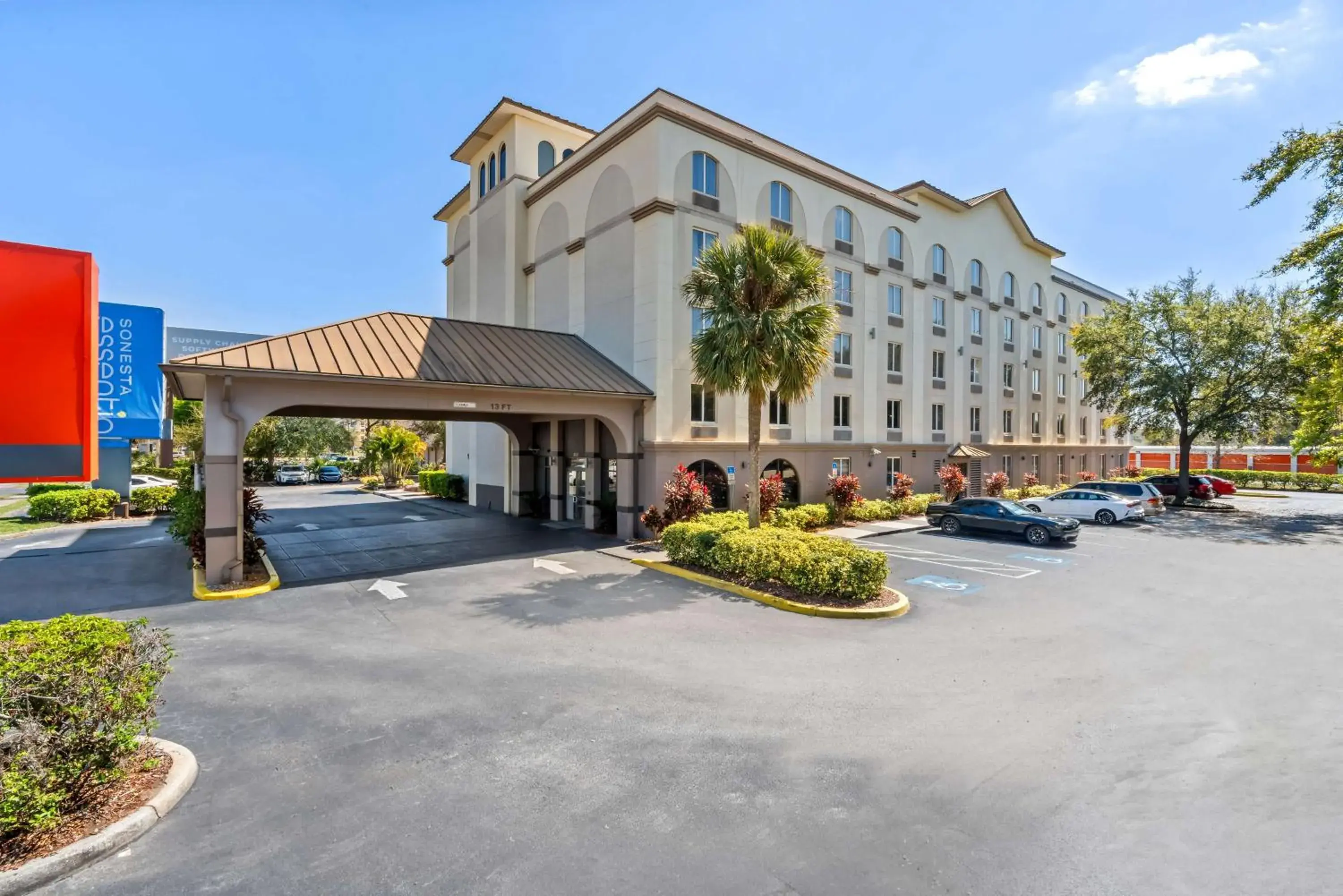 Property building in Best Western Airport Inn & Suites Property building in Best Western Airport Inn & Suites