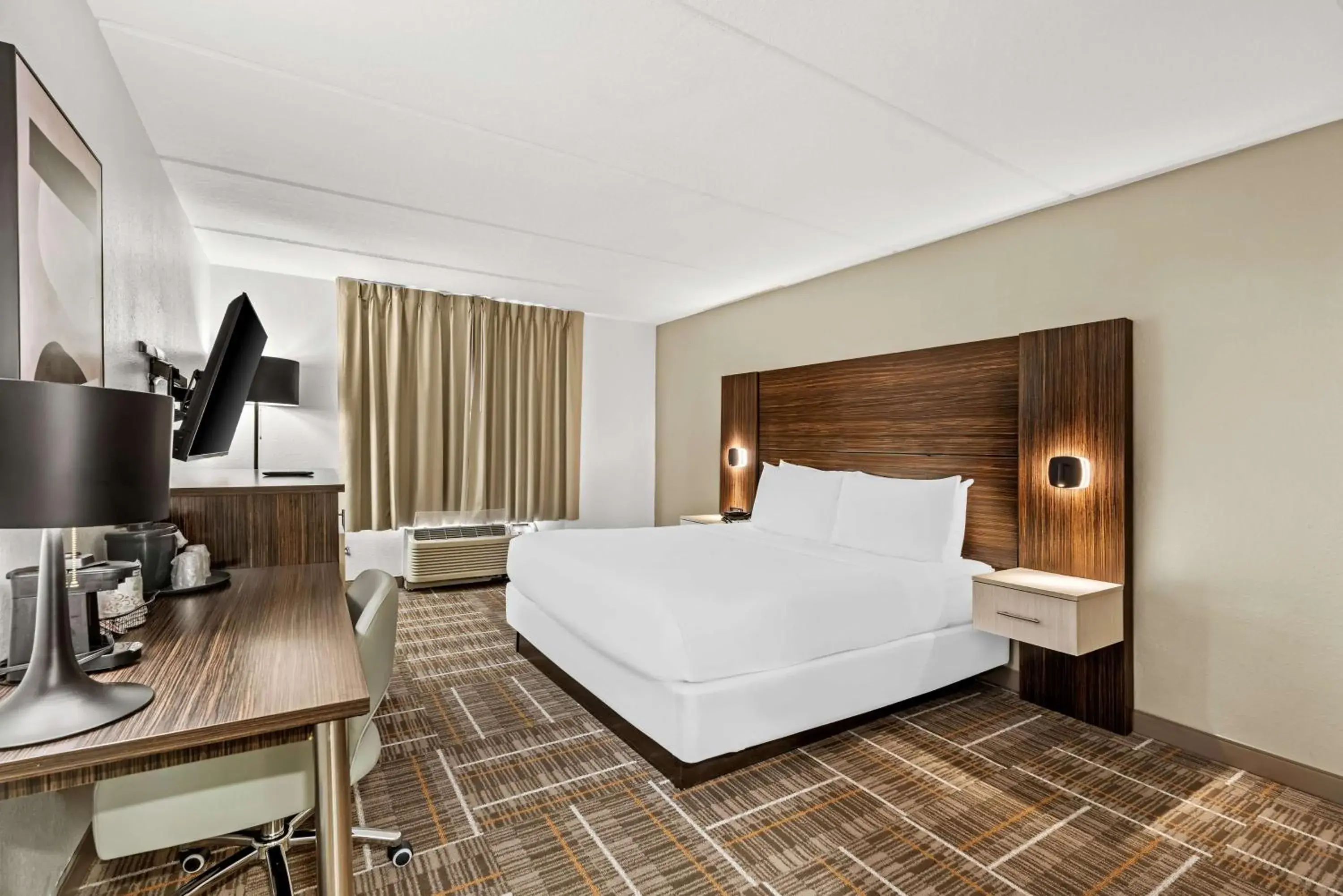 Bedroom, Bed in Best Western Airport Inn & Suites Bedroom, Bed in Best Western Airport Inn & Suites