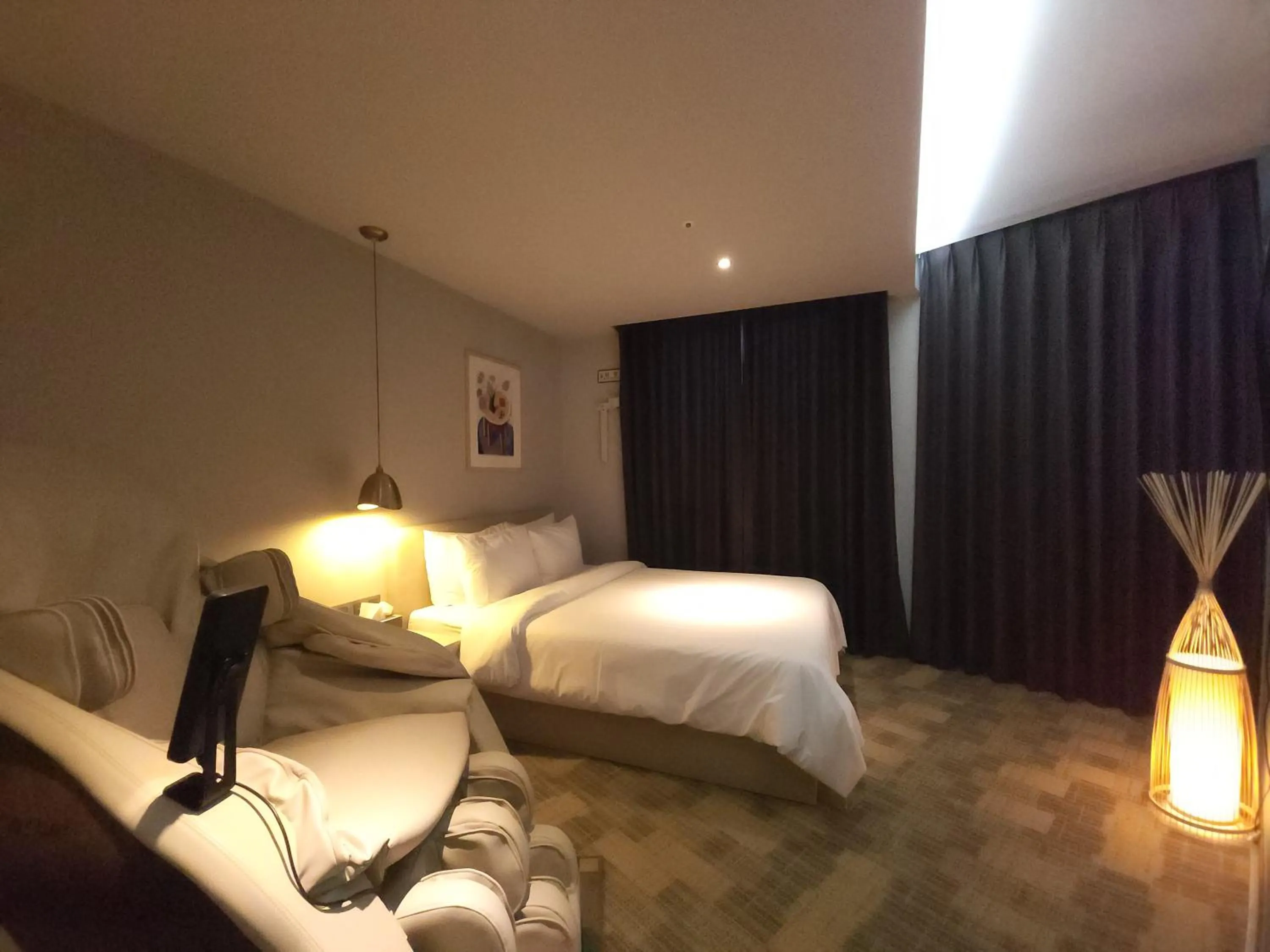 Seating area, Bed in Brown Dot Hotel Jinju
