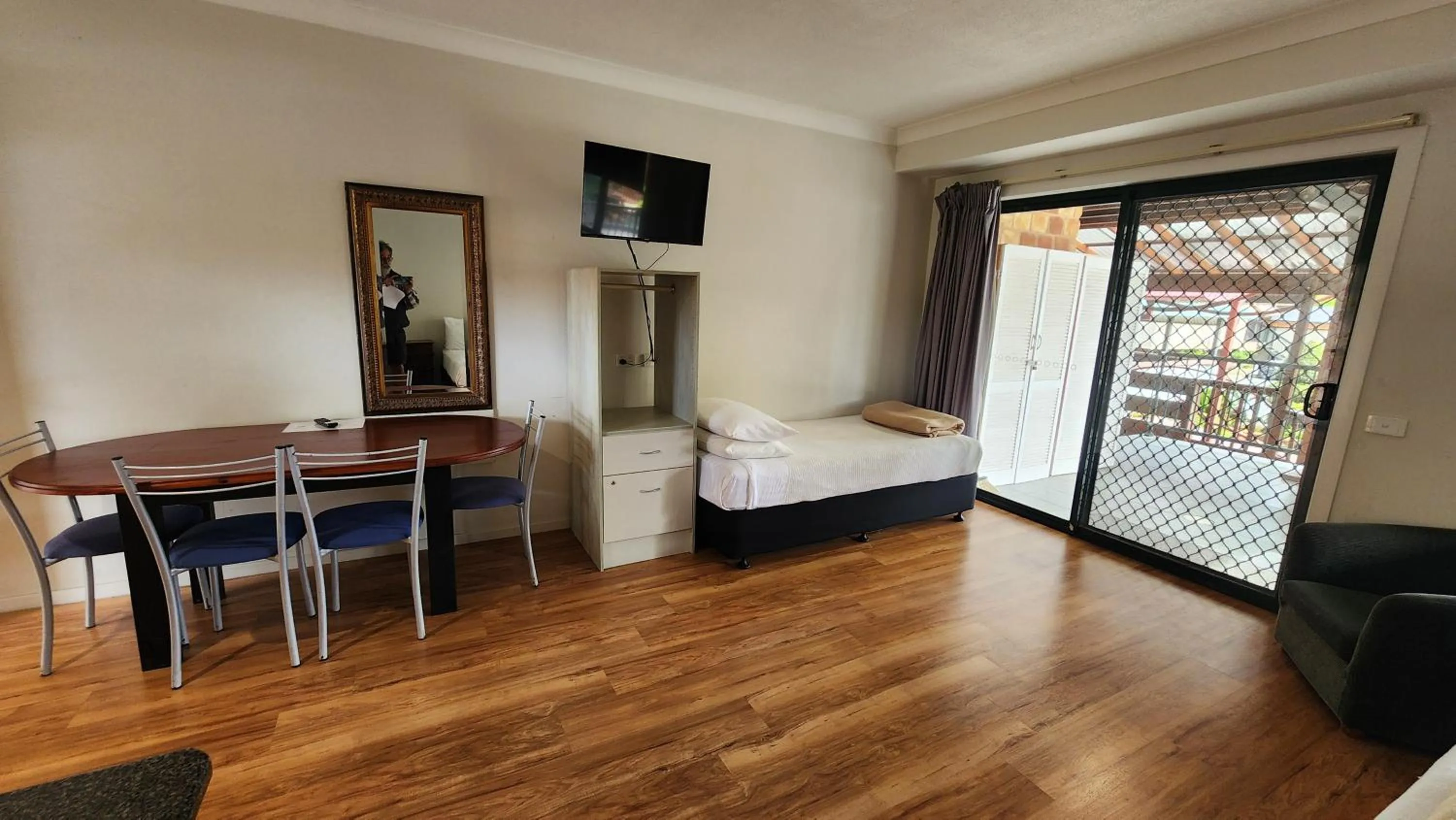 Bed in T's Resort & Motel