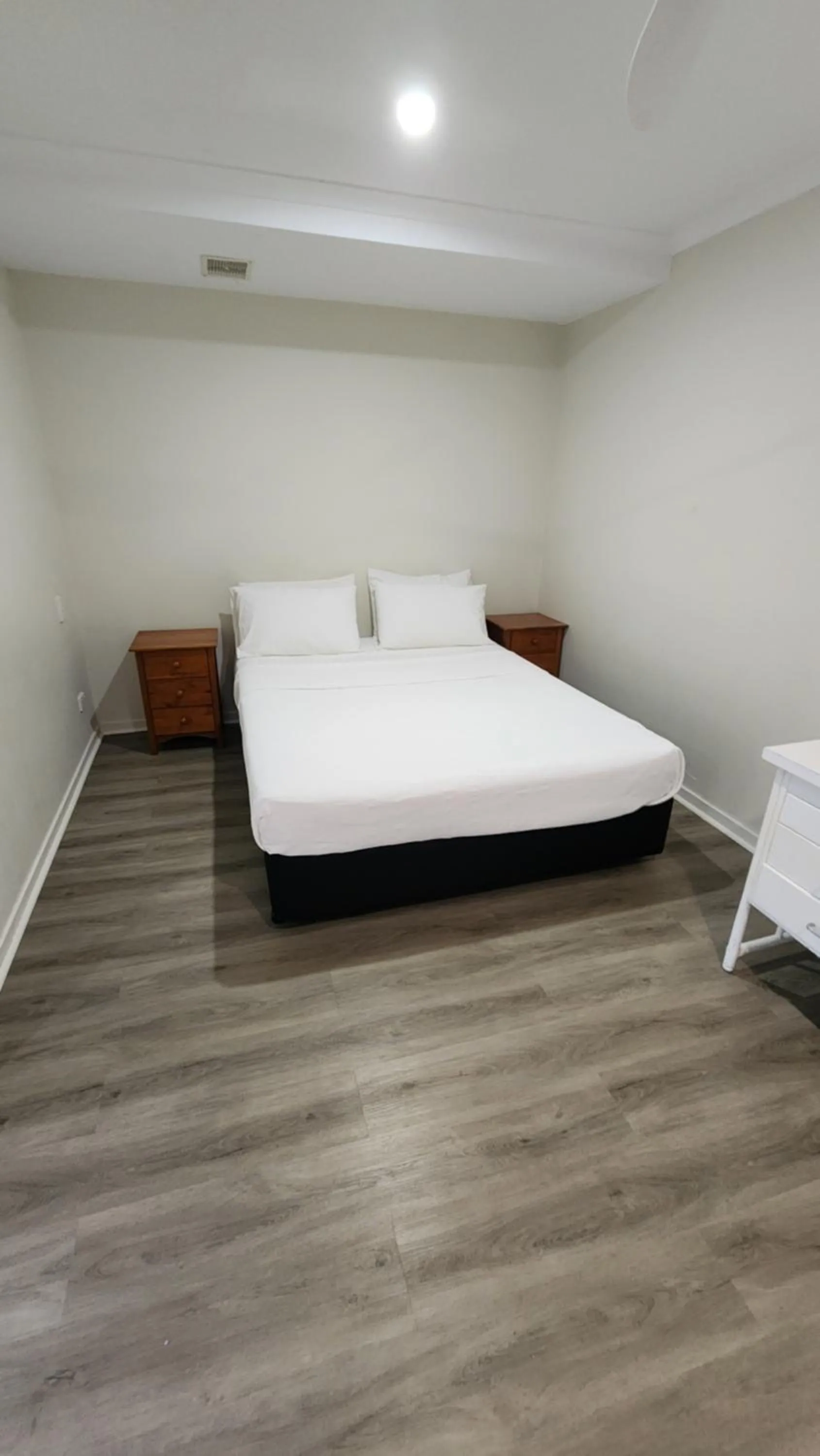 Bed in T's Resort & Motel