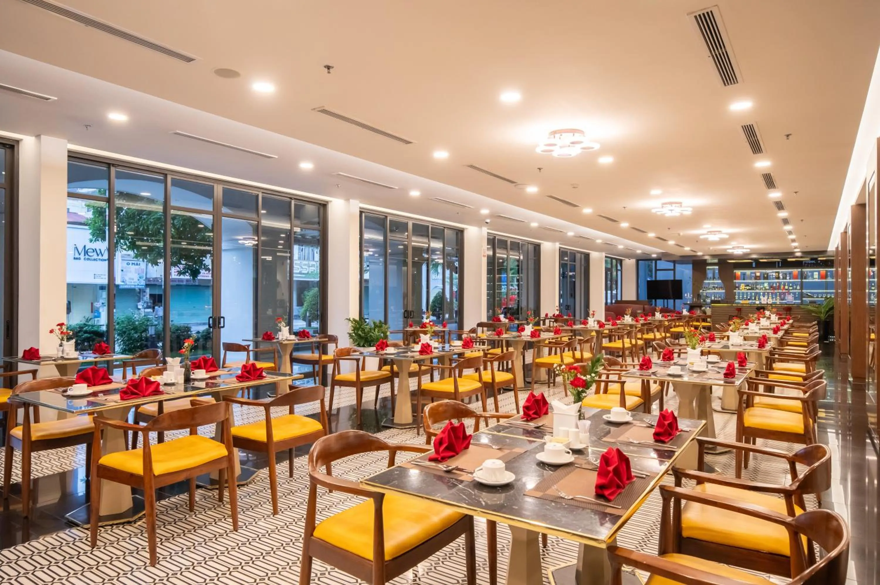 Restaurant/places to eat in Senna Hue Hotel