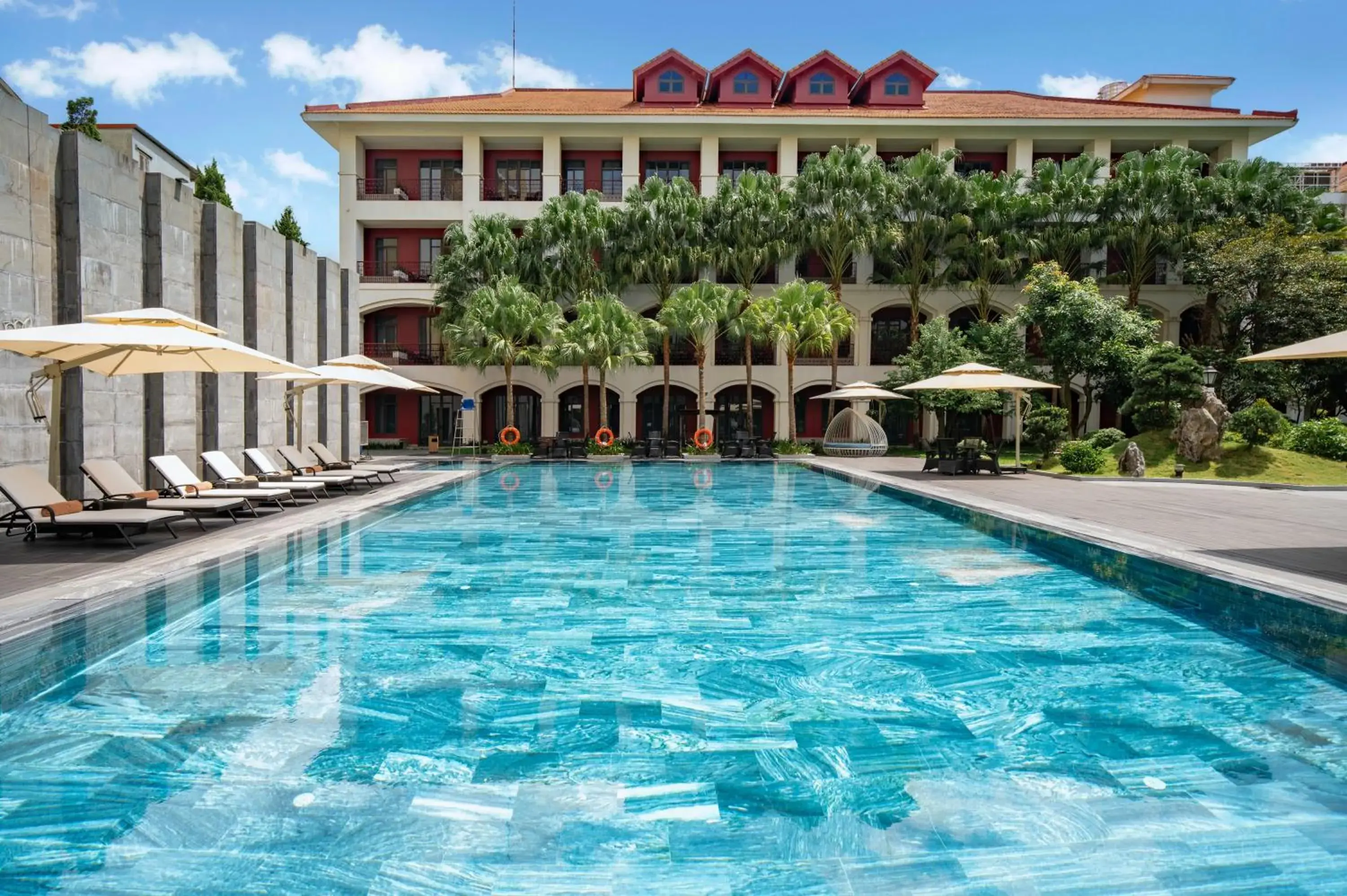 Swimming pool in Senna Hue Hotel Swimming pool in Senna Hue Hotel