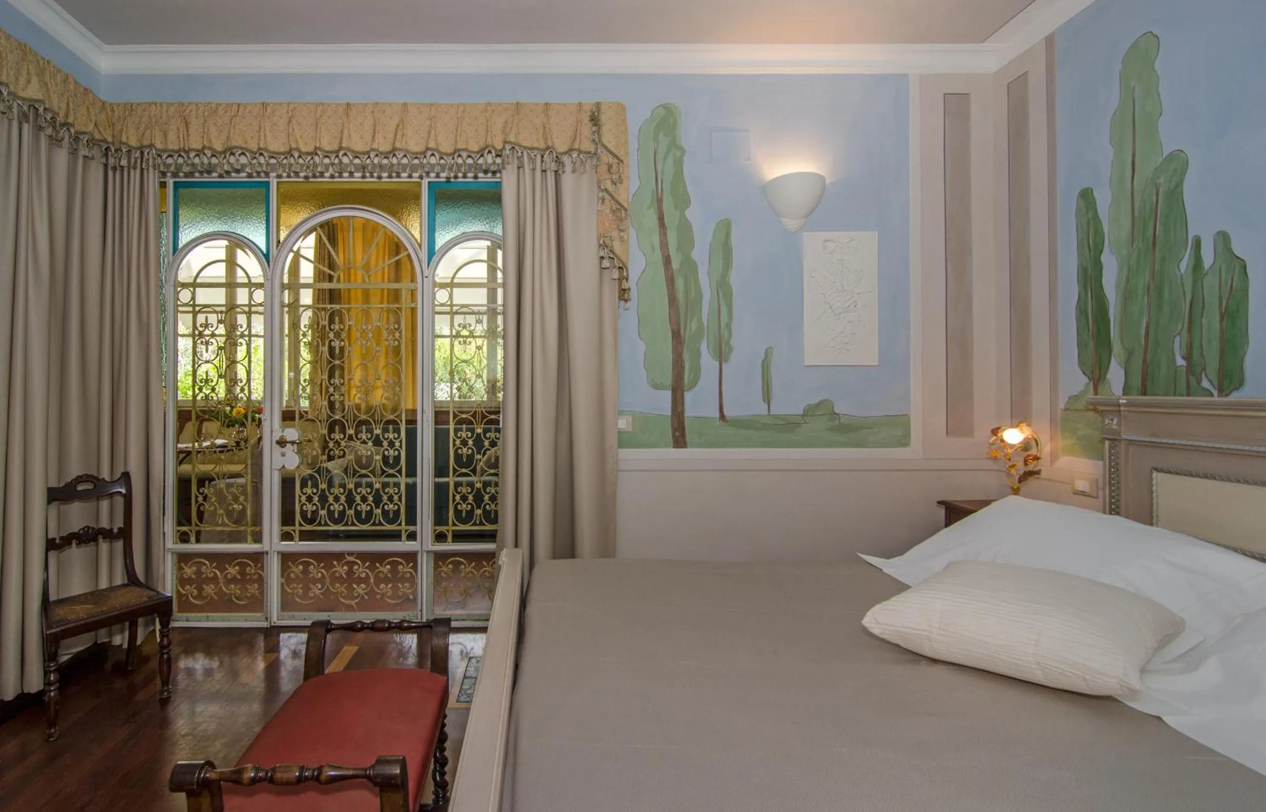 Photo of the whole room, Bed in La Chandelle