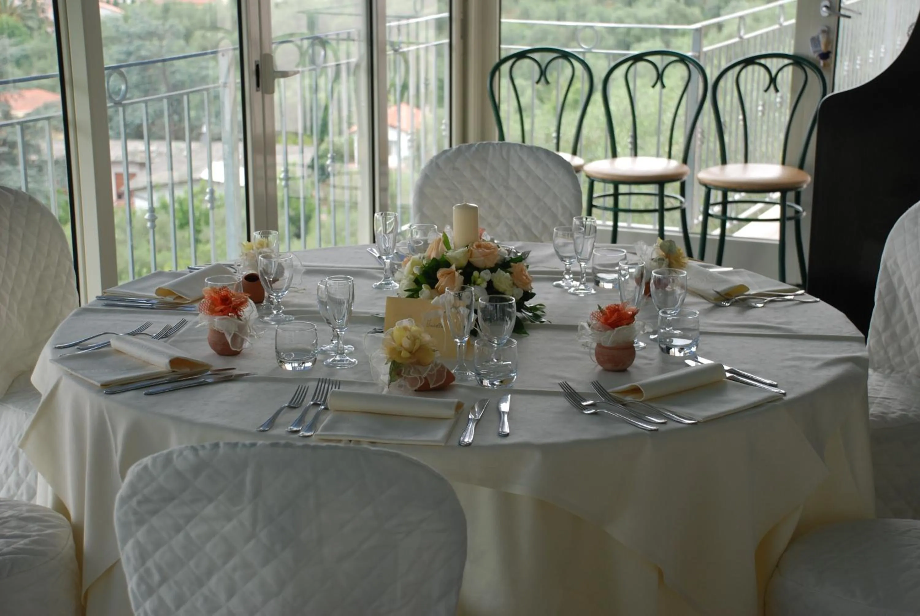 Restaurant/places to eat in La Chandelle