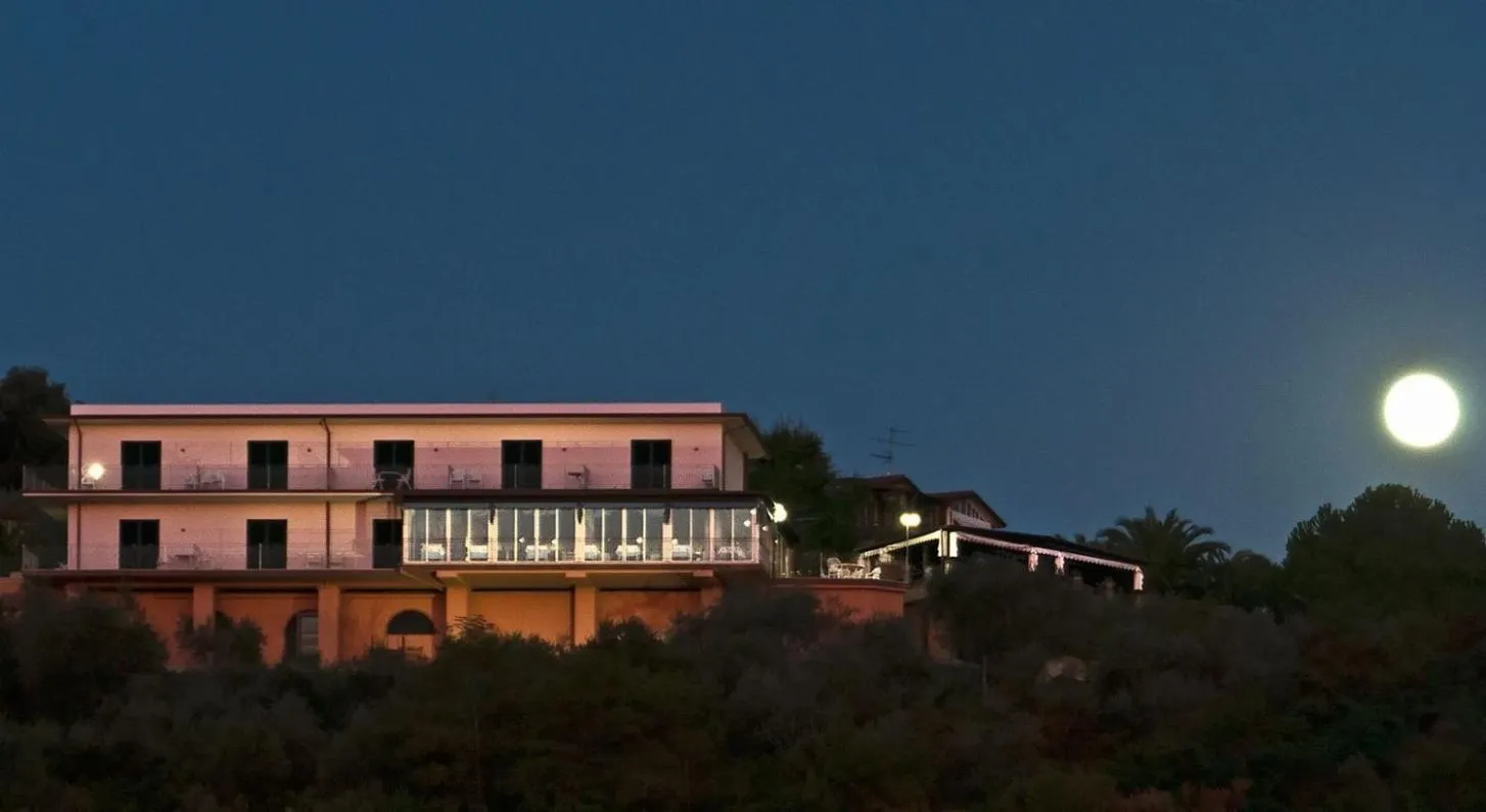 Property building in La Chandelle