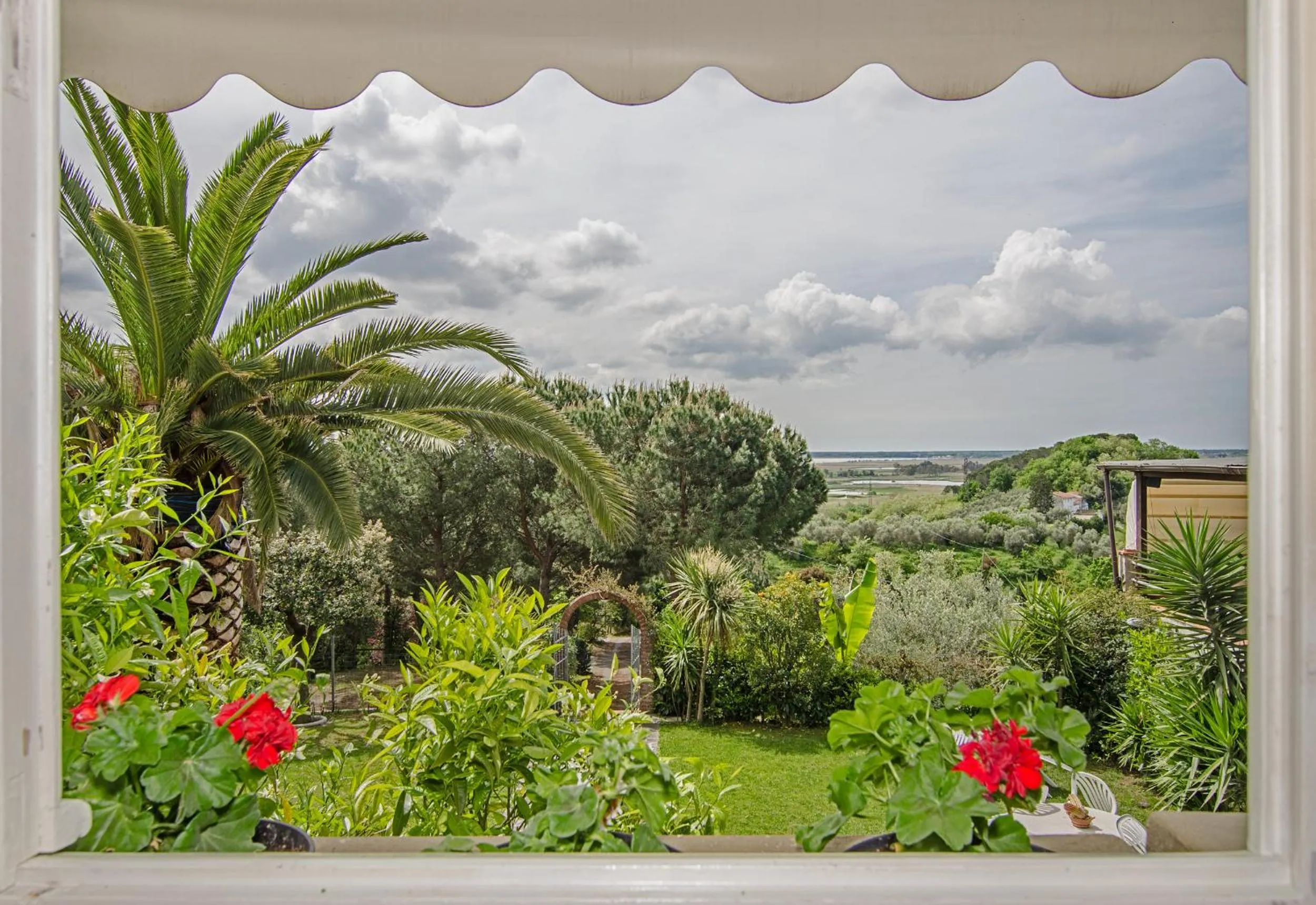 Garden view in La Chandelle