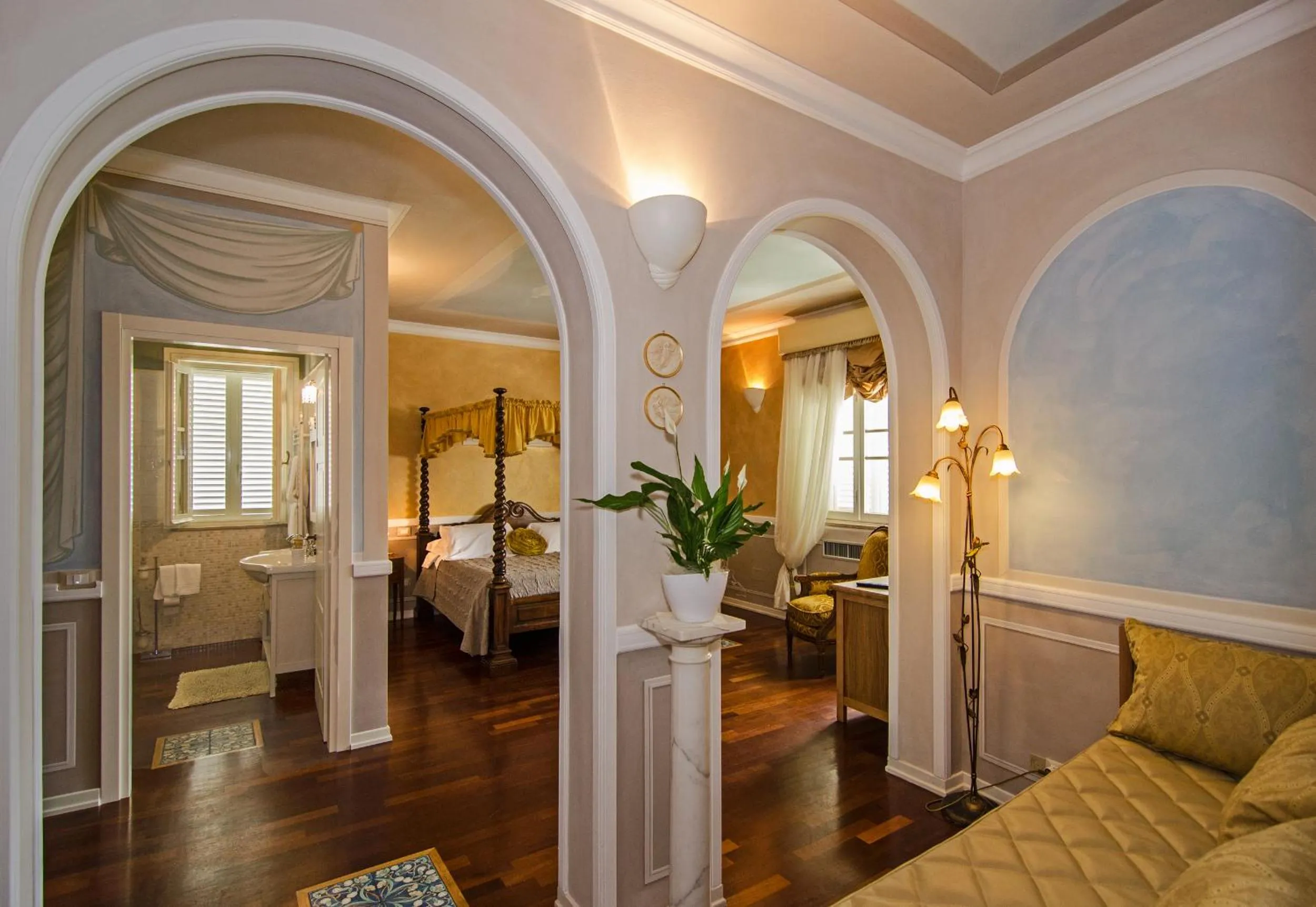 Photo of the whole room, Bed in La Chandelle