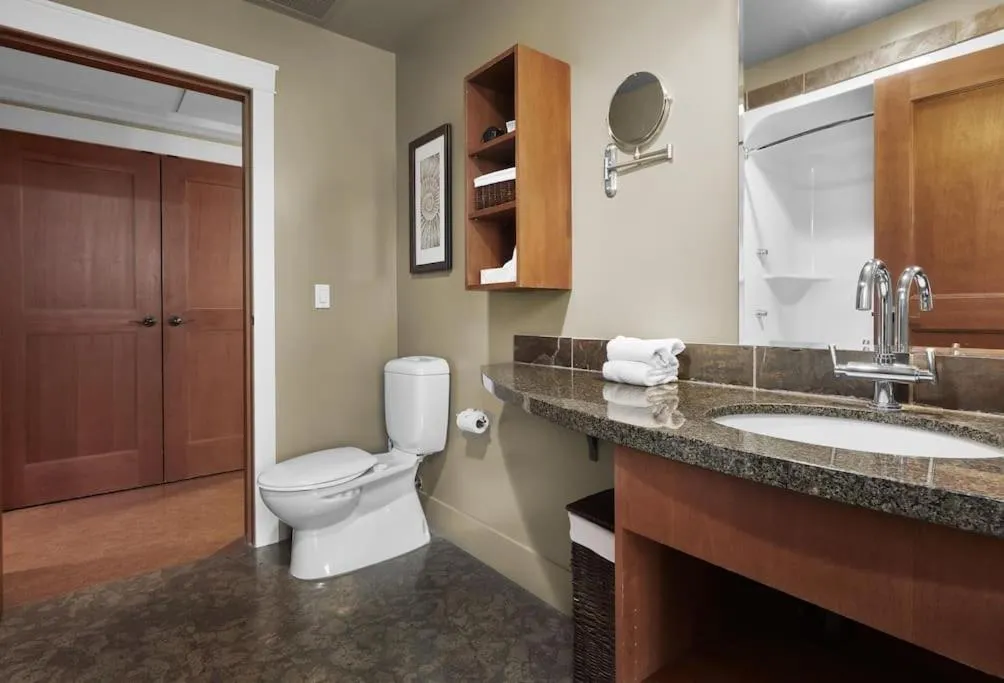 Star Suite -Luxurious condo with 3 fireplaces, and open Pool!