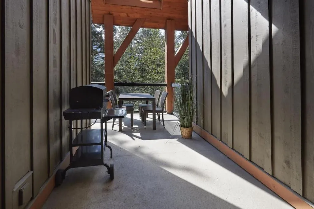 Star Suite -Luxurious condo with 3 fireplaces, and open Pool!