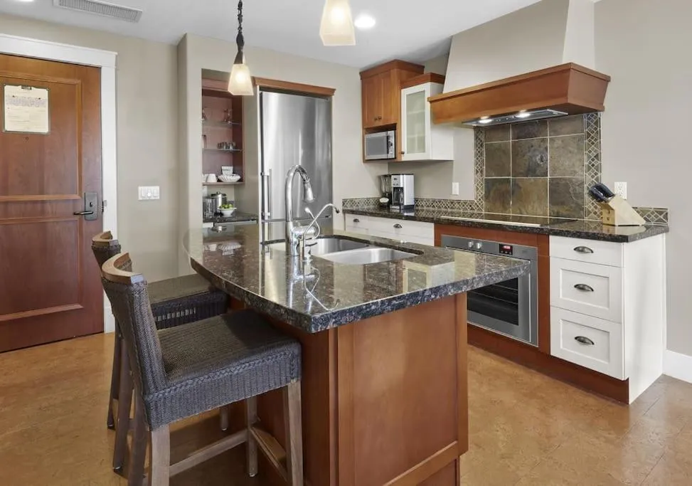 Star Suite -Luxurious condo with 3 fireplaces, and open Pool!