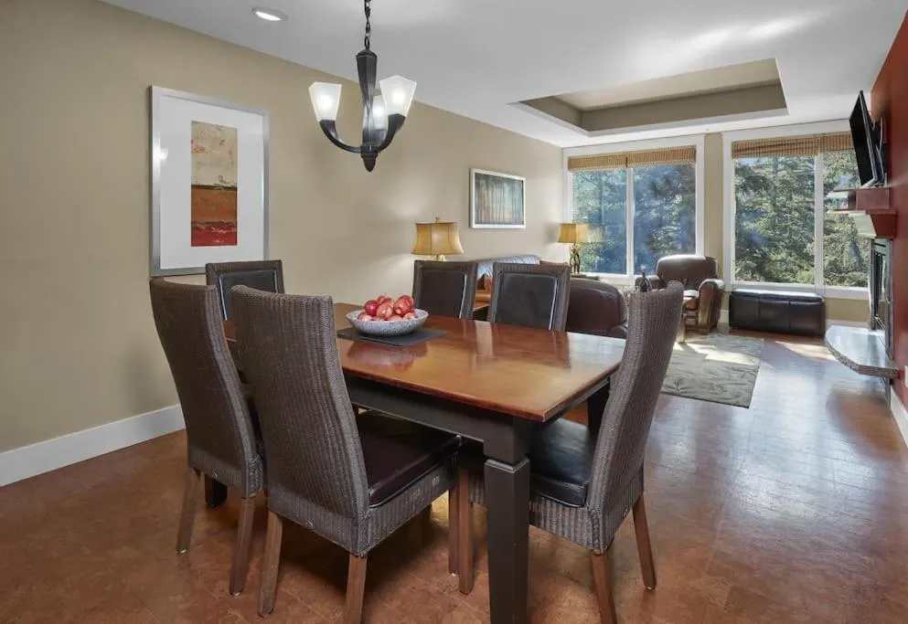 Star Suite -Luxurious condo with 3 fireplaces, and open Pool!