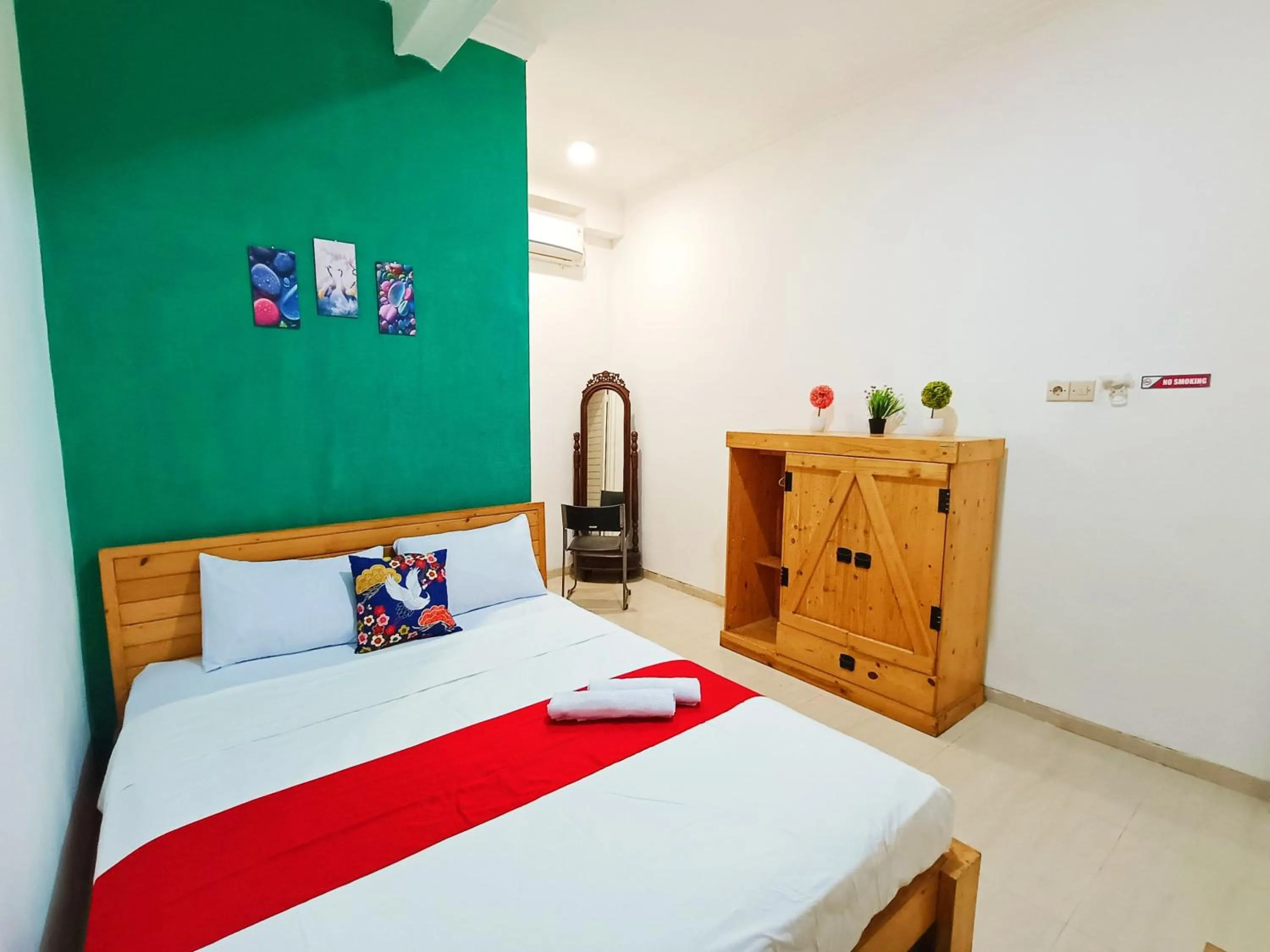 Bedroom, Bed in Hotel O Mahveen Suhat Homestay