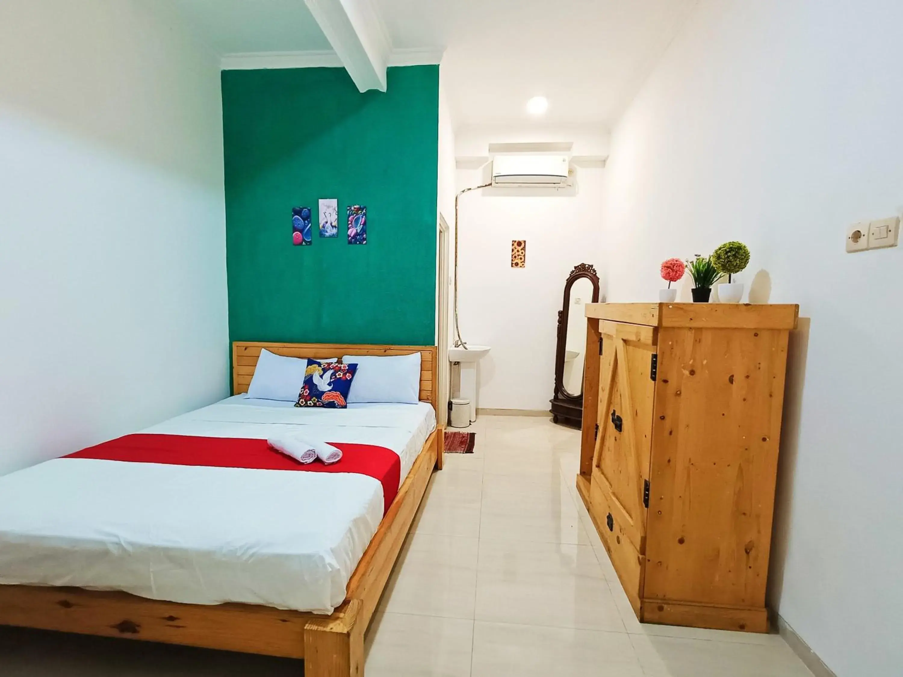 Deluxe Double Room in Hotel O Mahveen Suhat Homestay Deluxe Double Room in Hotel O Mahveen Suhat Homestay