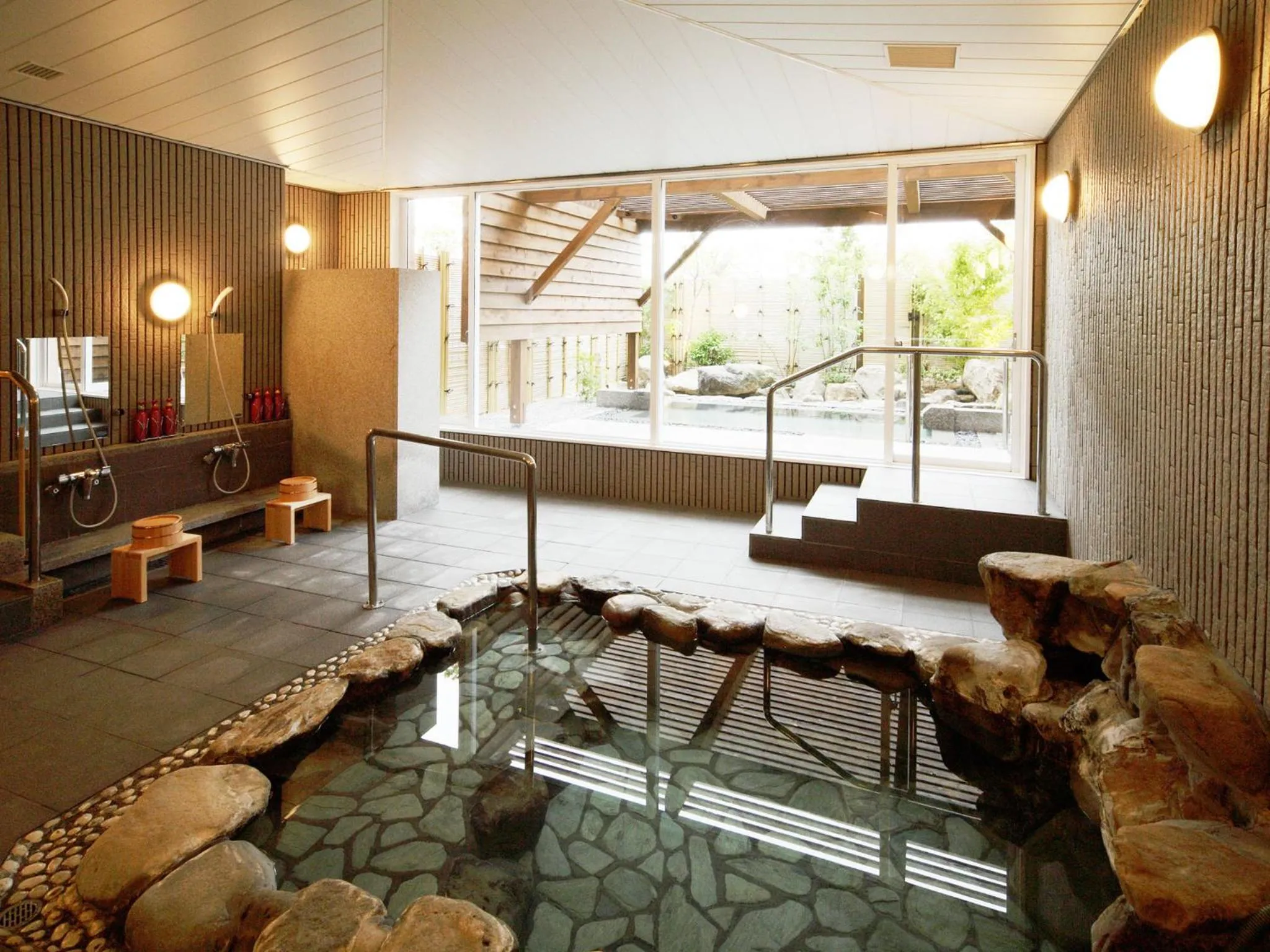 Hot Spring Bath in Auberge de South Terrace