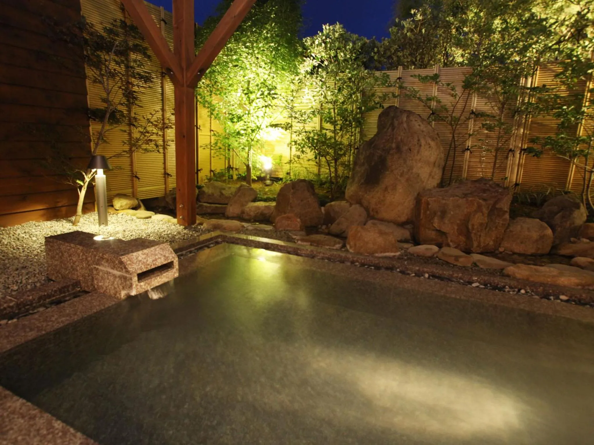 Hot Spring Bath in Auberge de South Terrace