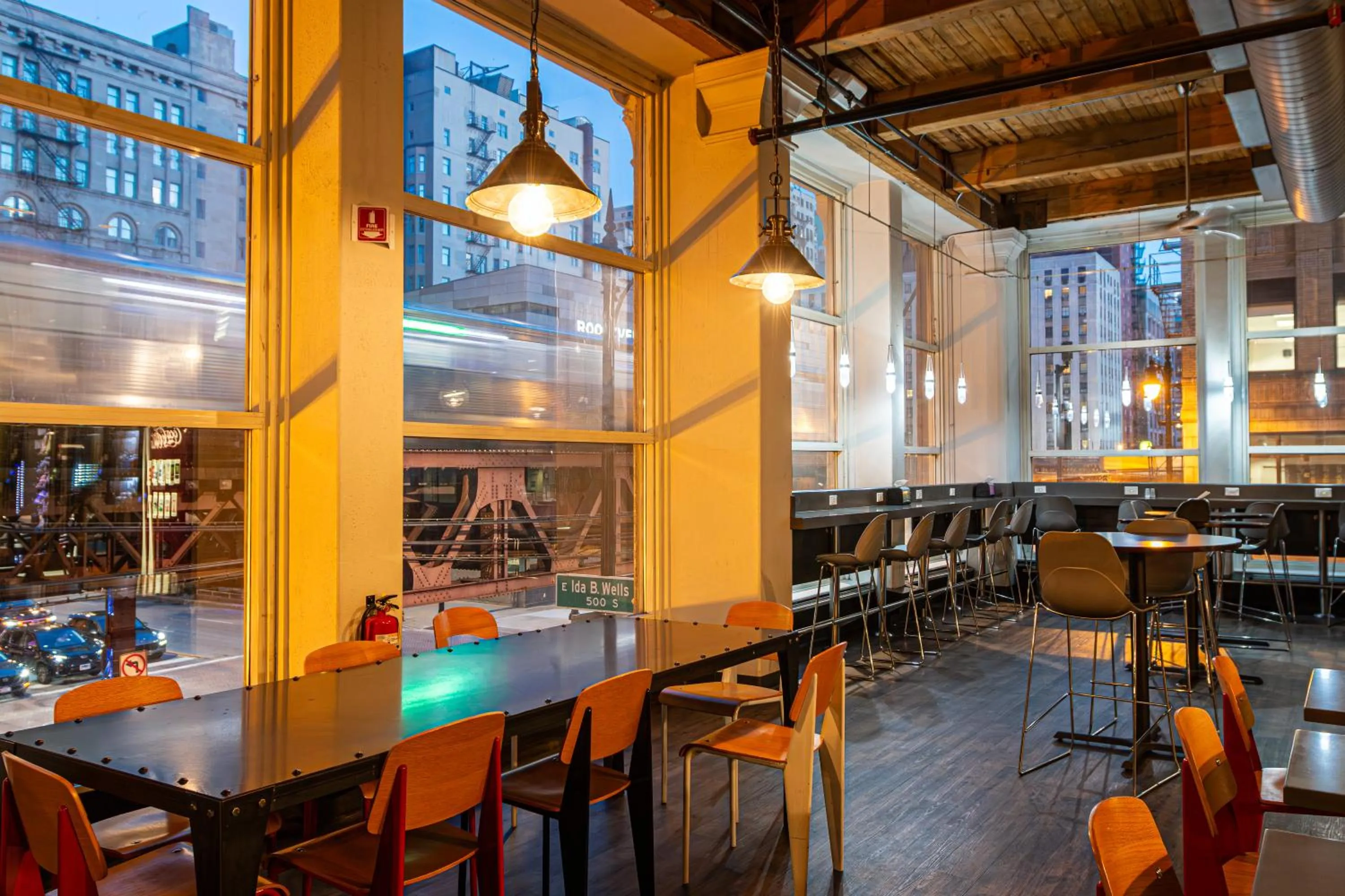 Dining area in HI Chicago Hostel