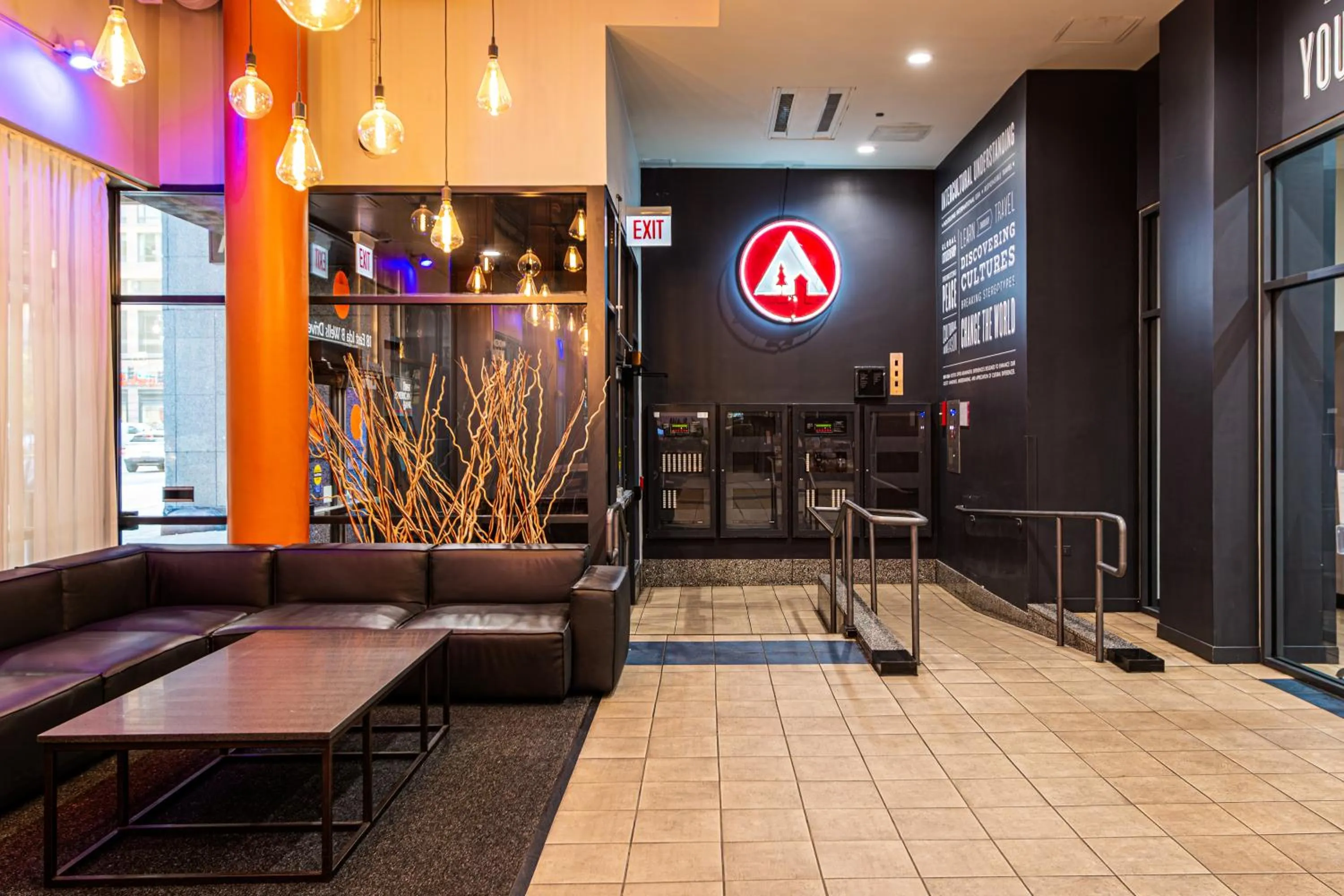 Lobby or reception in HI Chicago Hostel