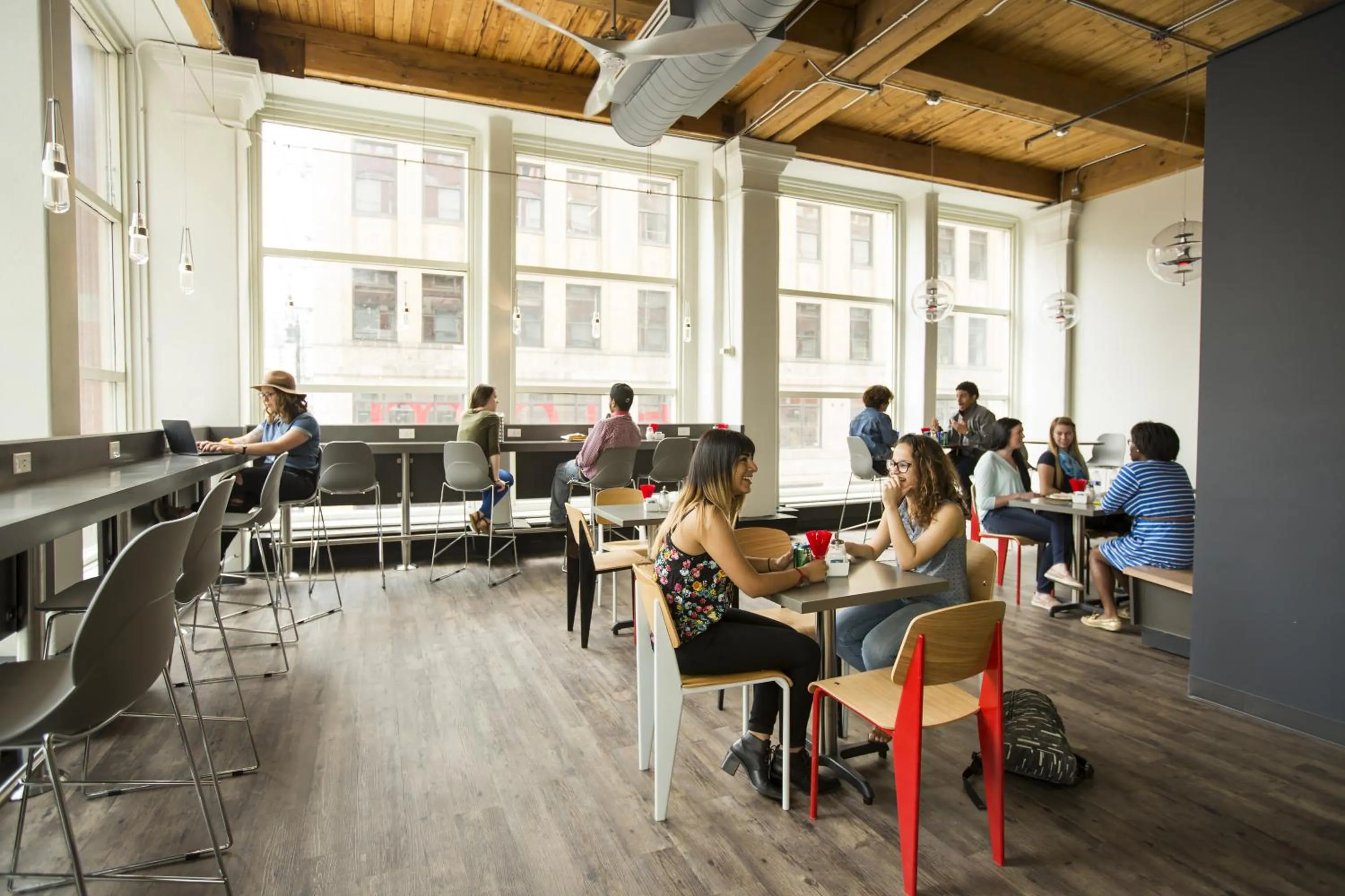 Restaurant/places to eat in HI Chicago Hostel