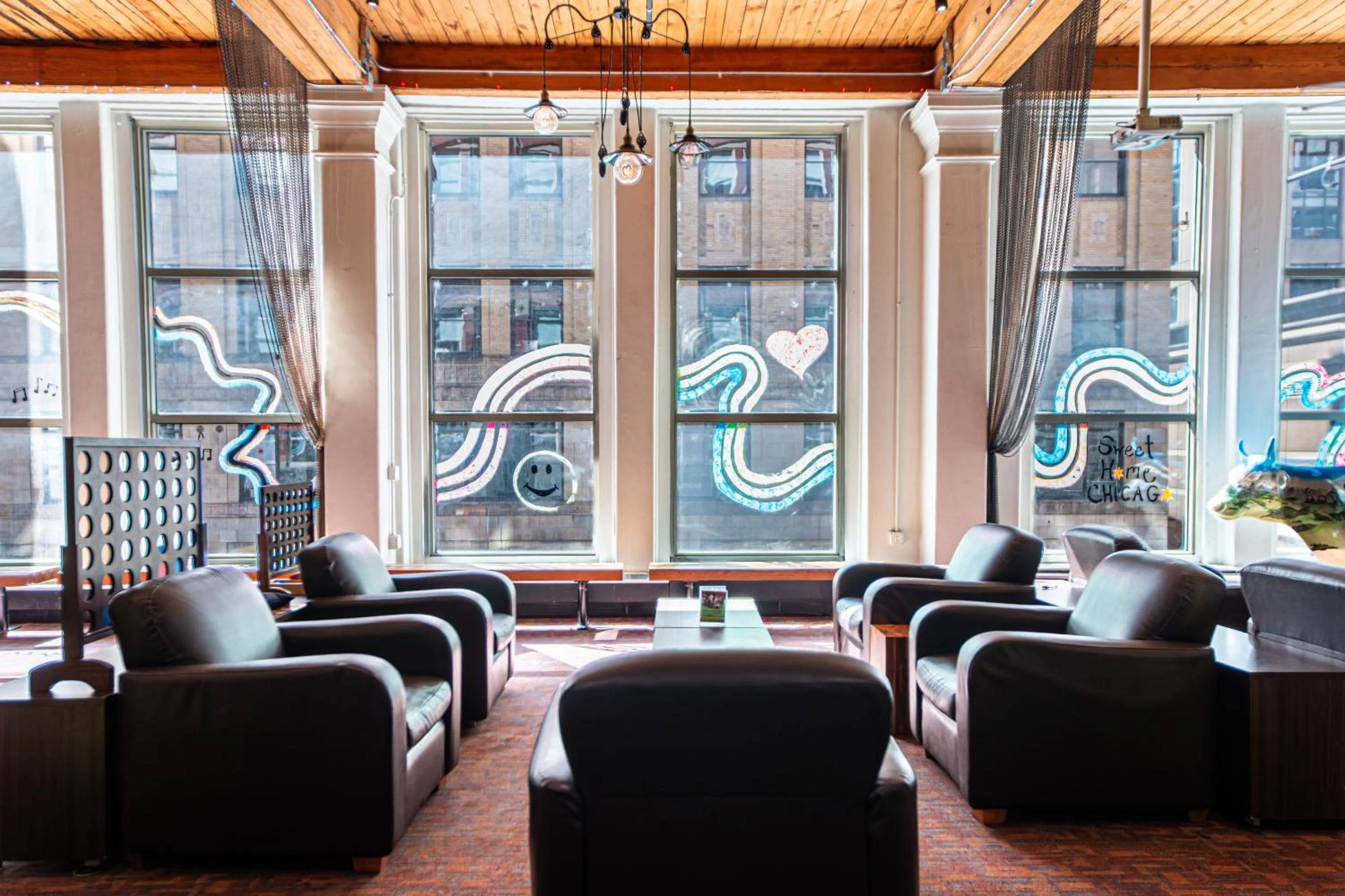 Living room in HI Chicago Hostel