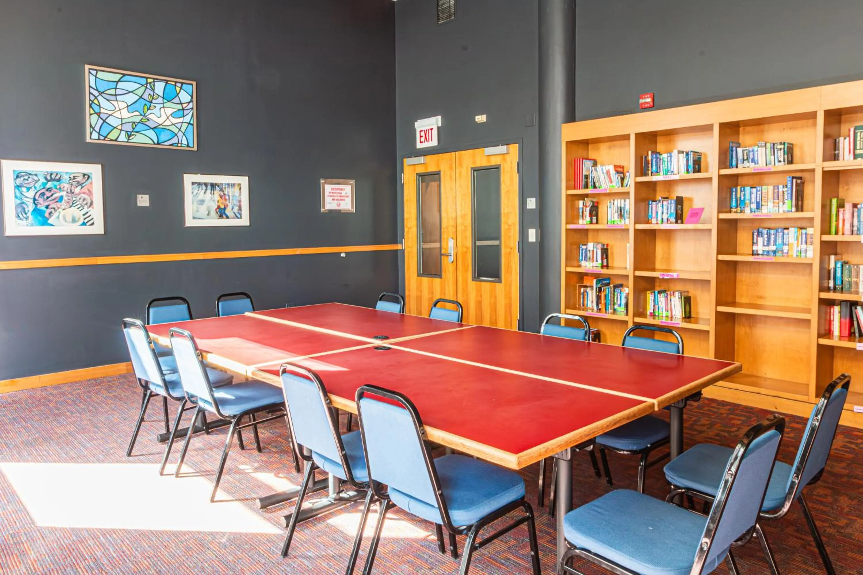 Meeting/conference room in HI Chicago Hostel