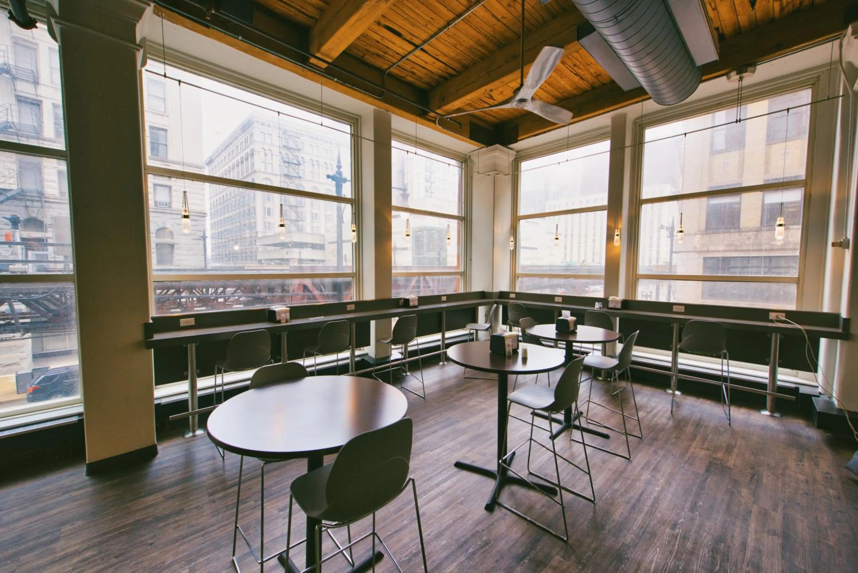 Restaurant/places to eat in HI Chicago Hostel