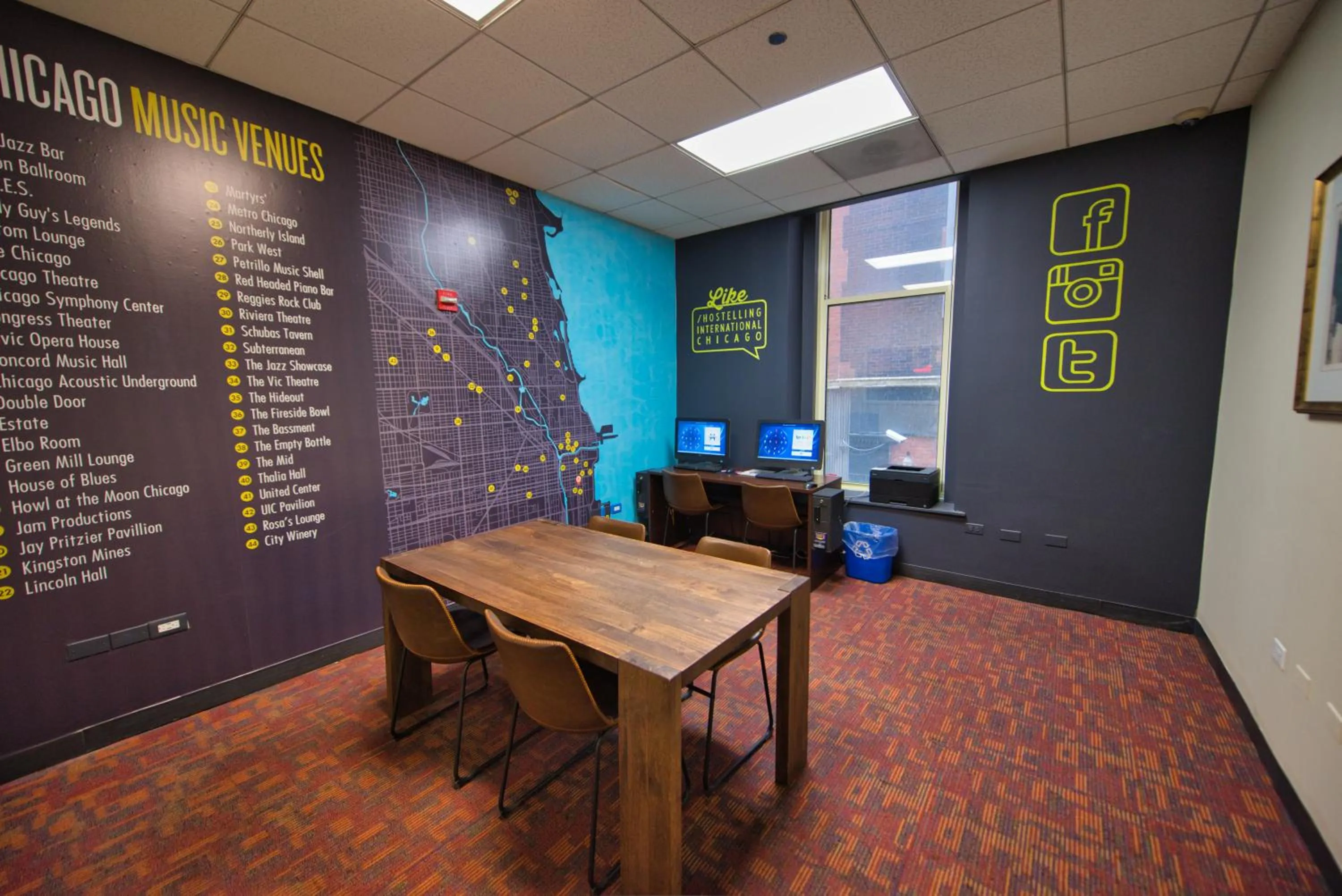 Business facilities in HI Chicago Hostel