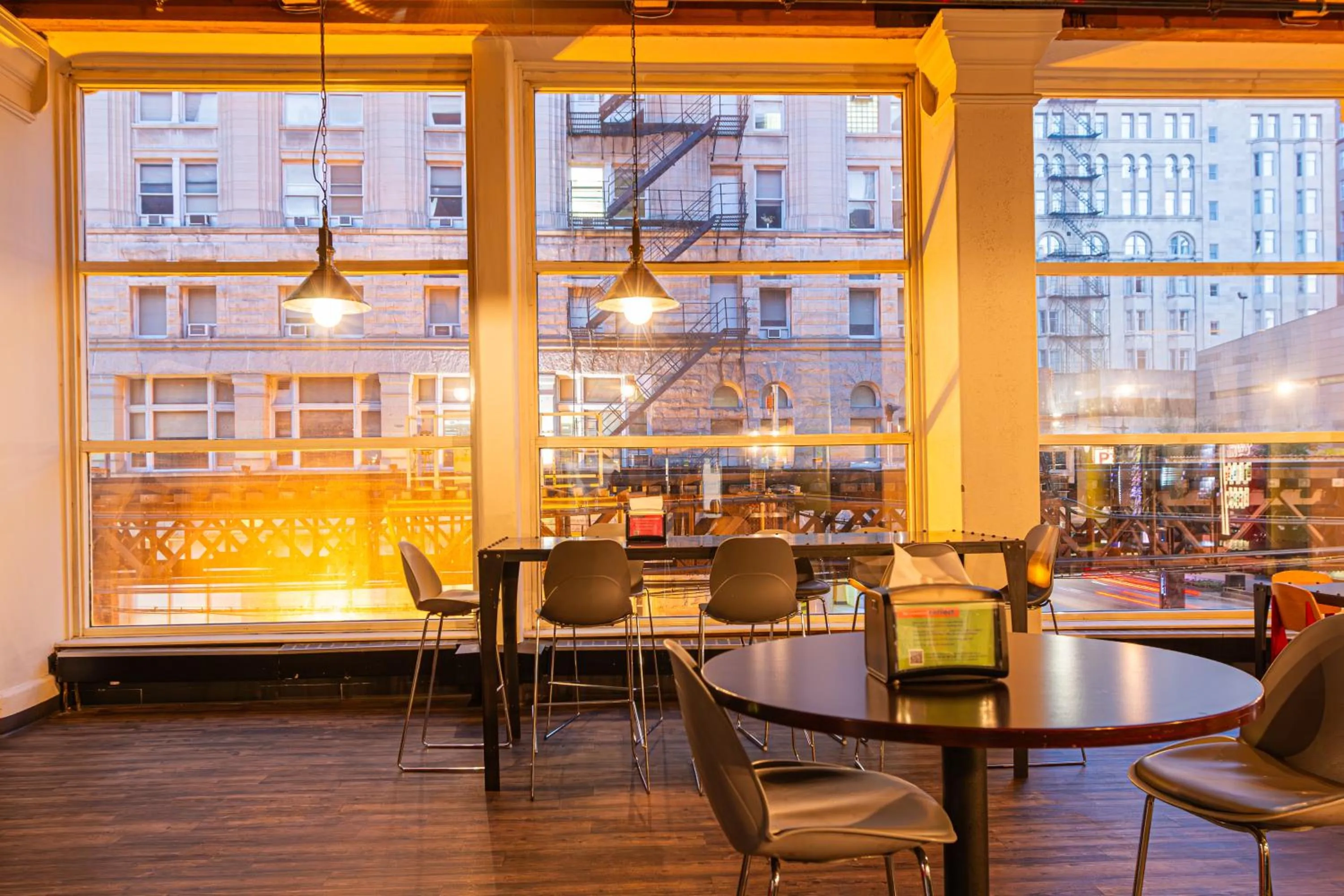 Dining area in HI Chicago Hostel