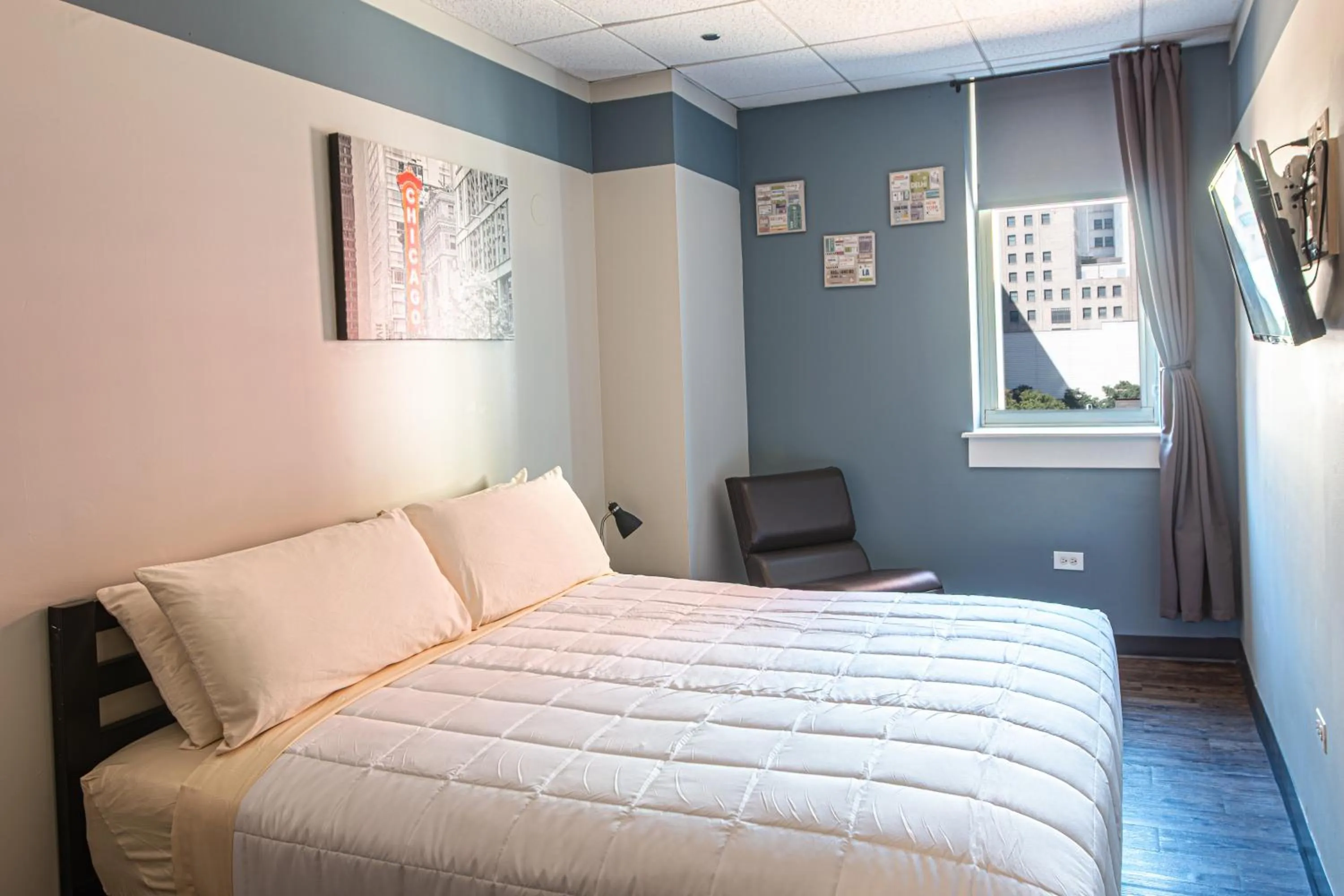 Bed in HI Chicago Hostel