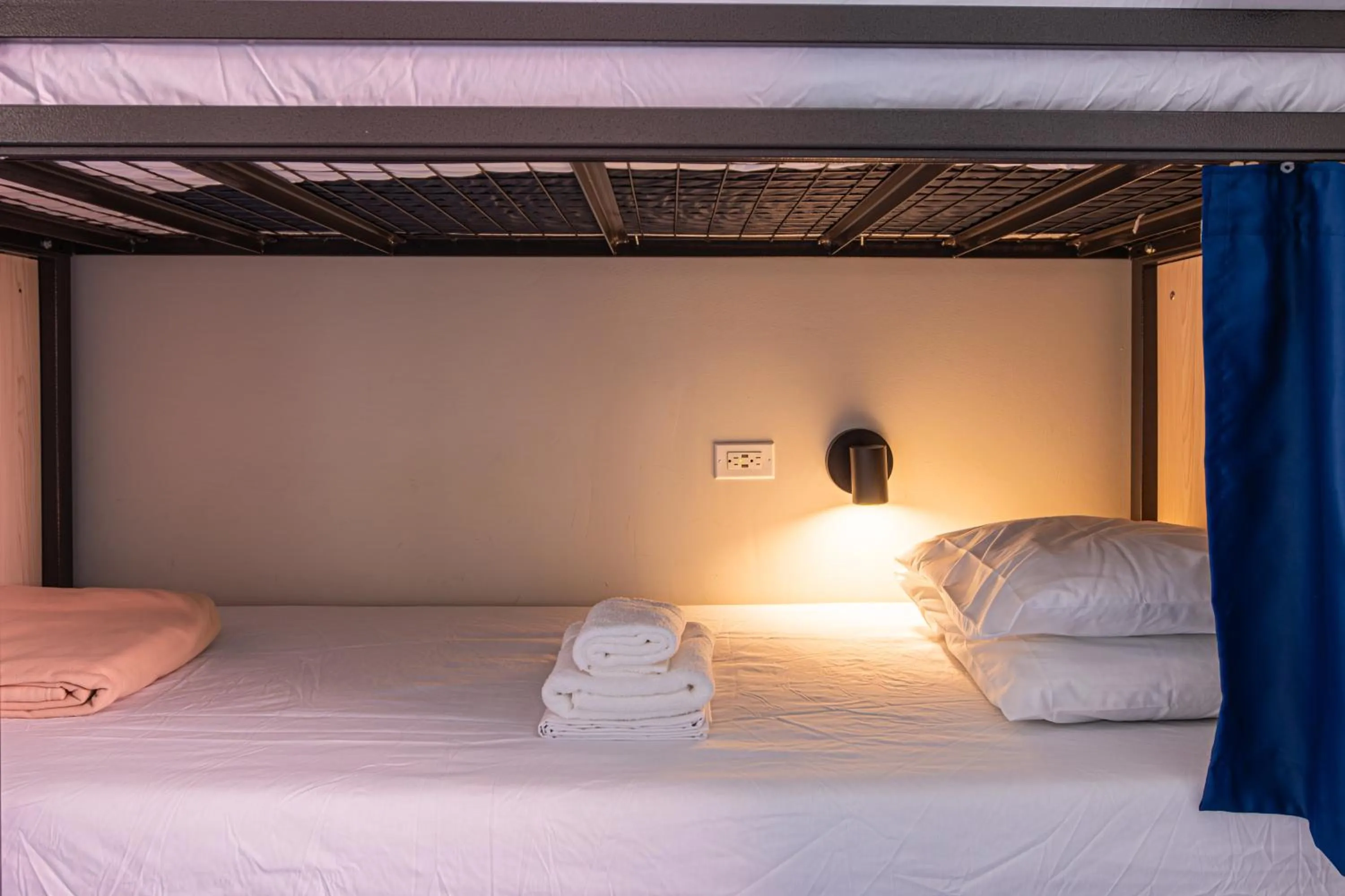 Bed in HI Chicago Hostel