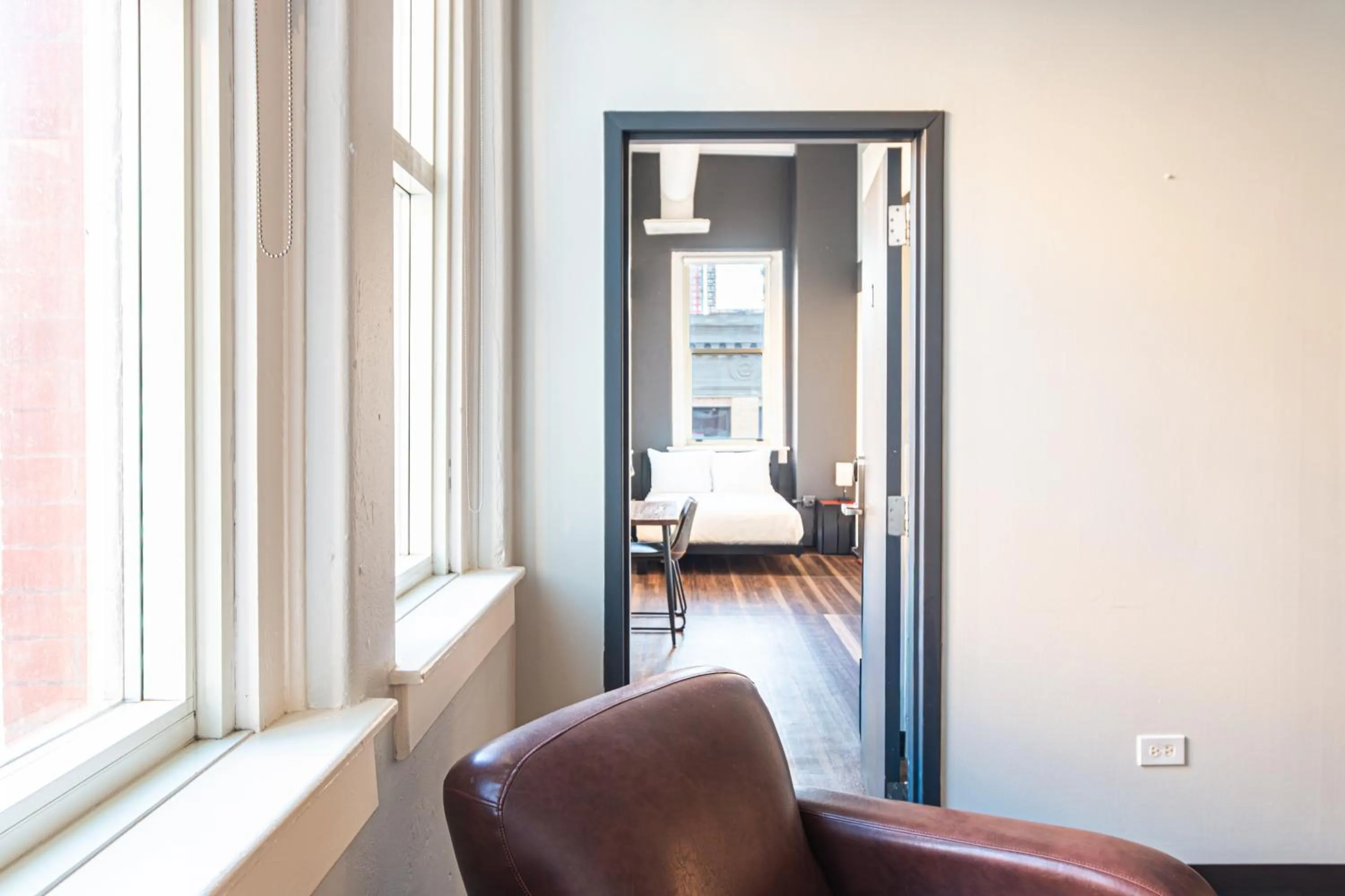 Living room in HI Chicago Hostel