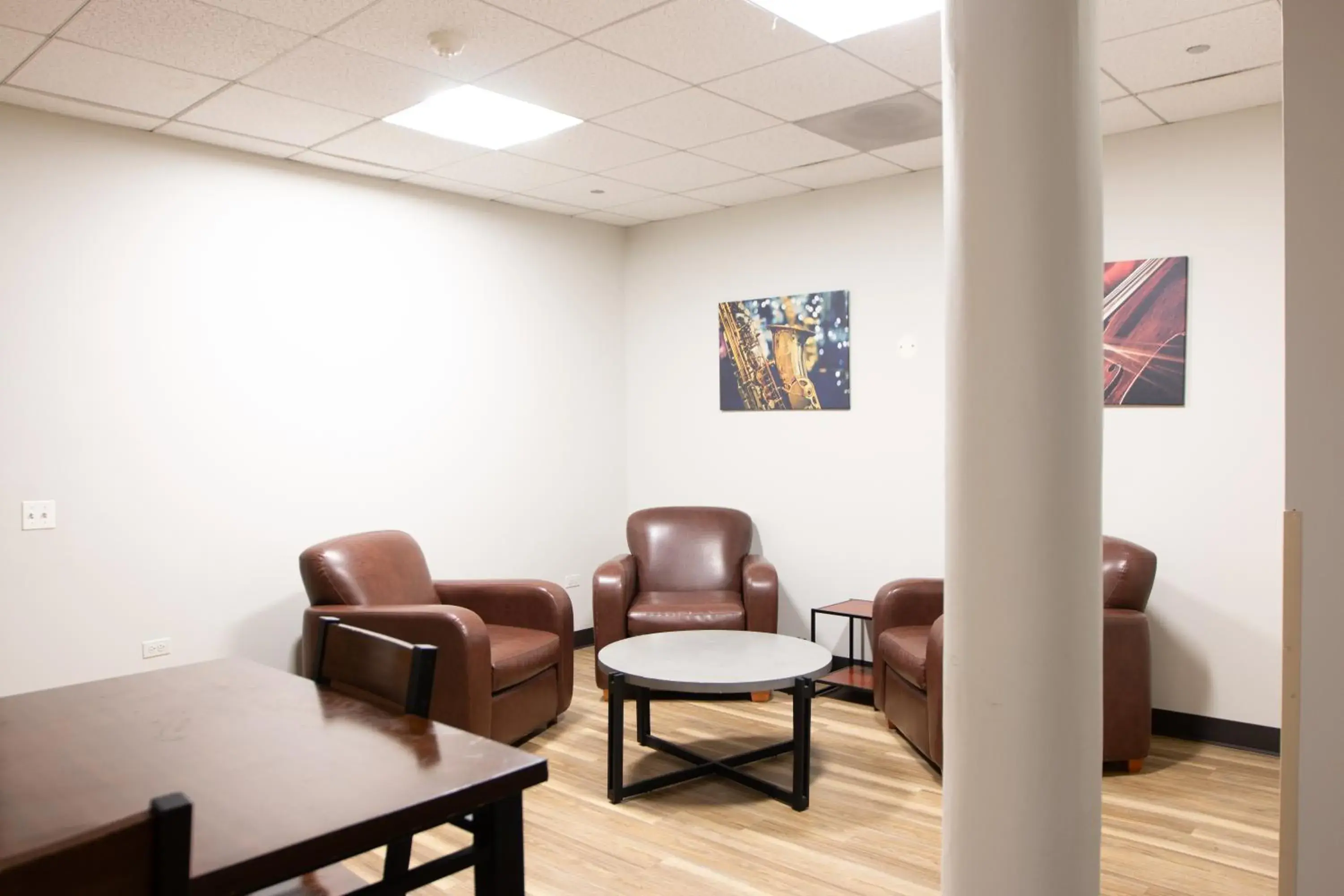 King size bed in HI Chicago Hostel King size bed in HI Chicago Hostel