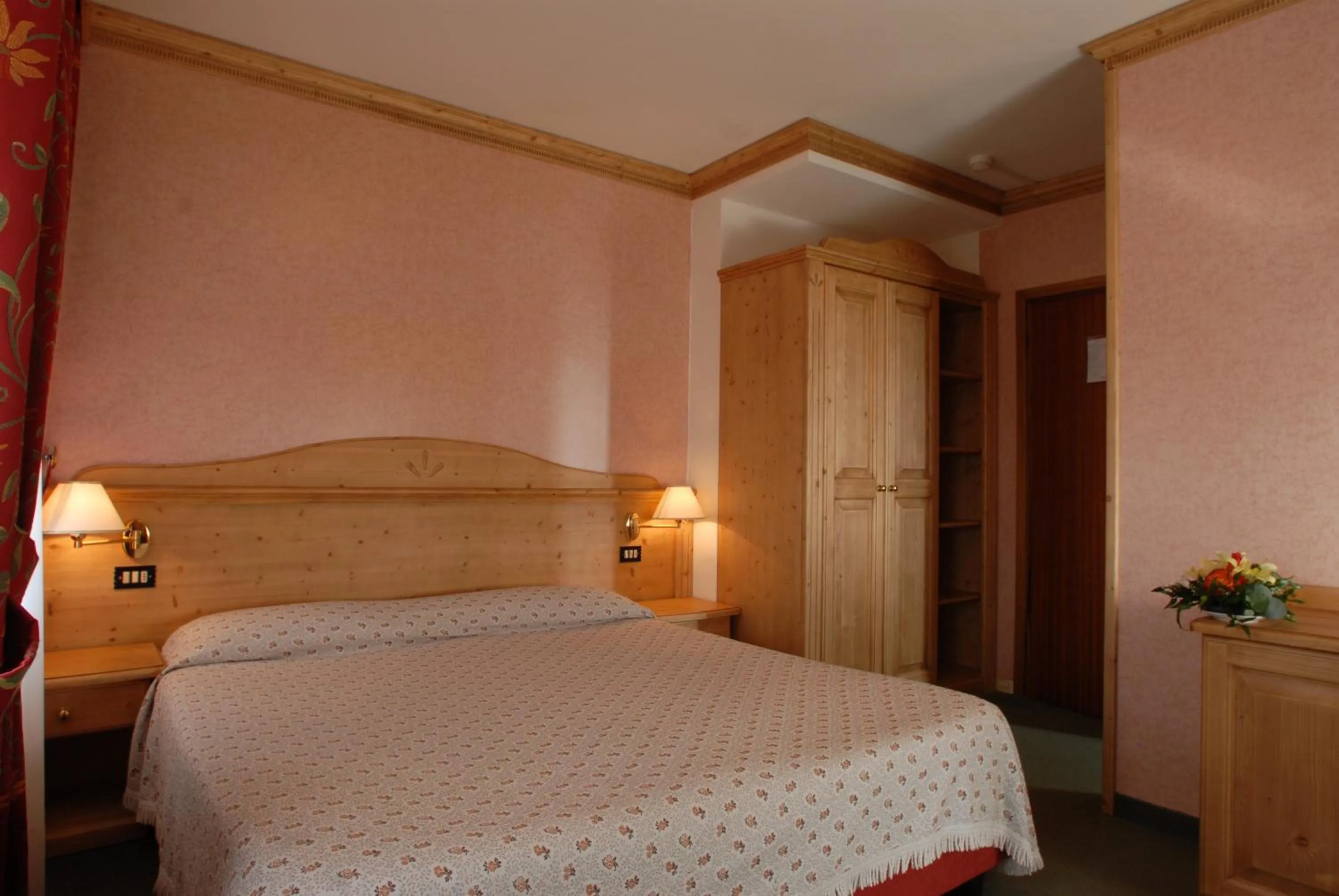 Decorative detail, Bed in Hotel Alpi - Foza