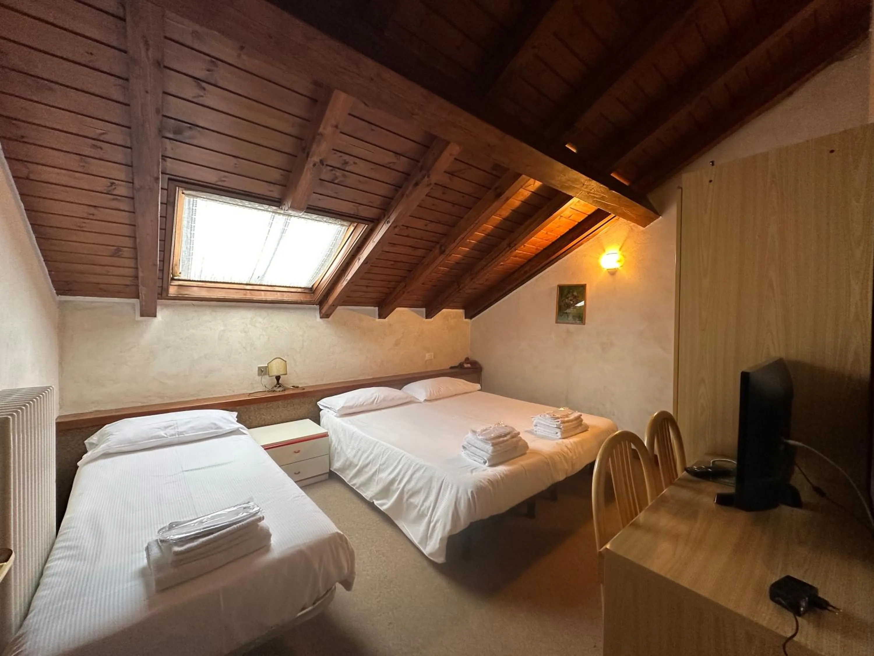 Bed in Hotel Alpi - Foza