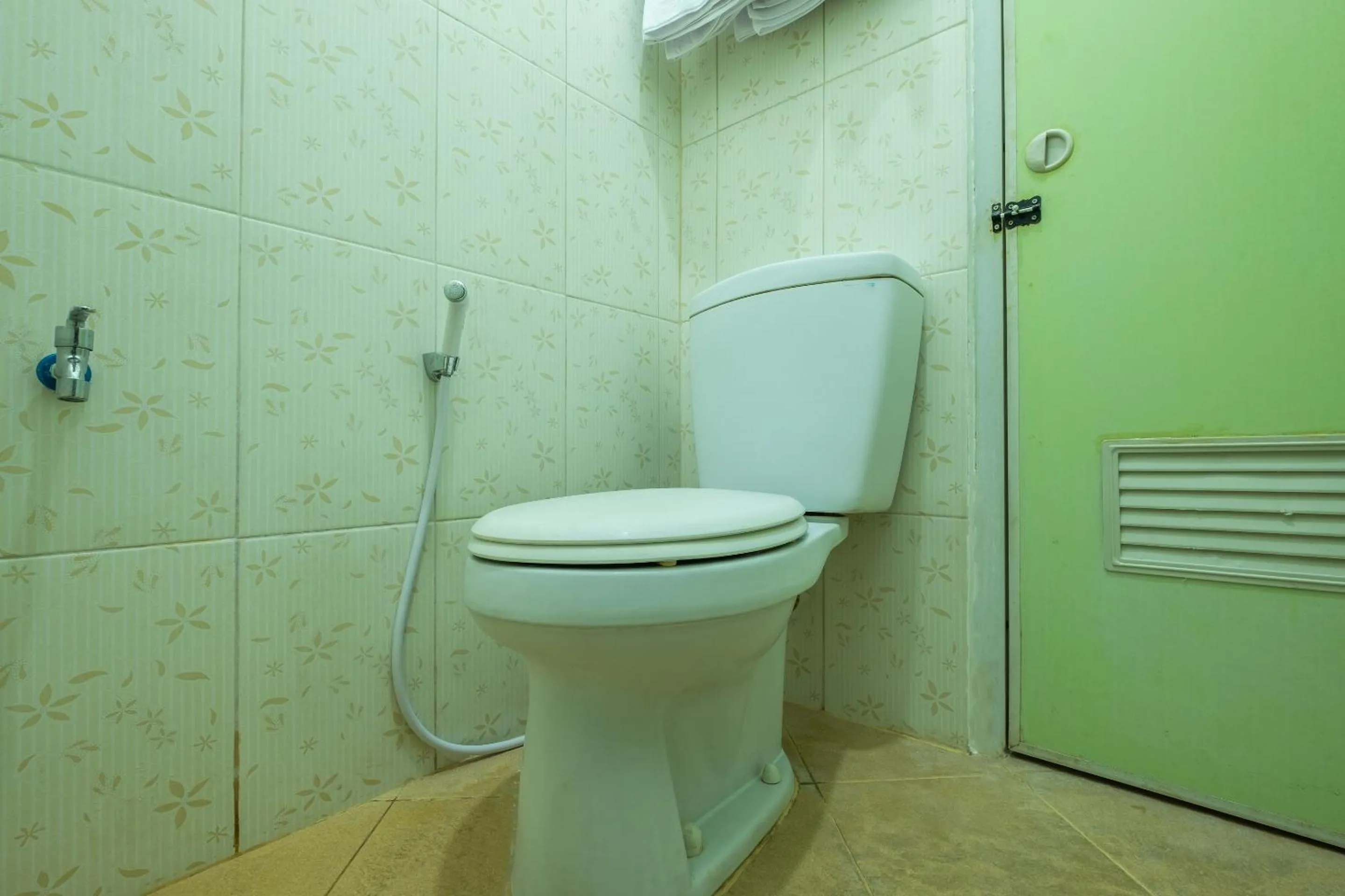 Bathroom in OYO 1399 Cemara Residence Syariah