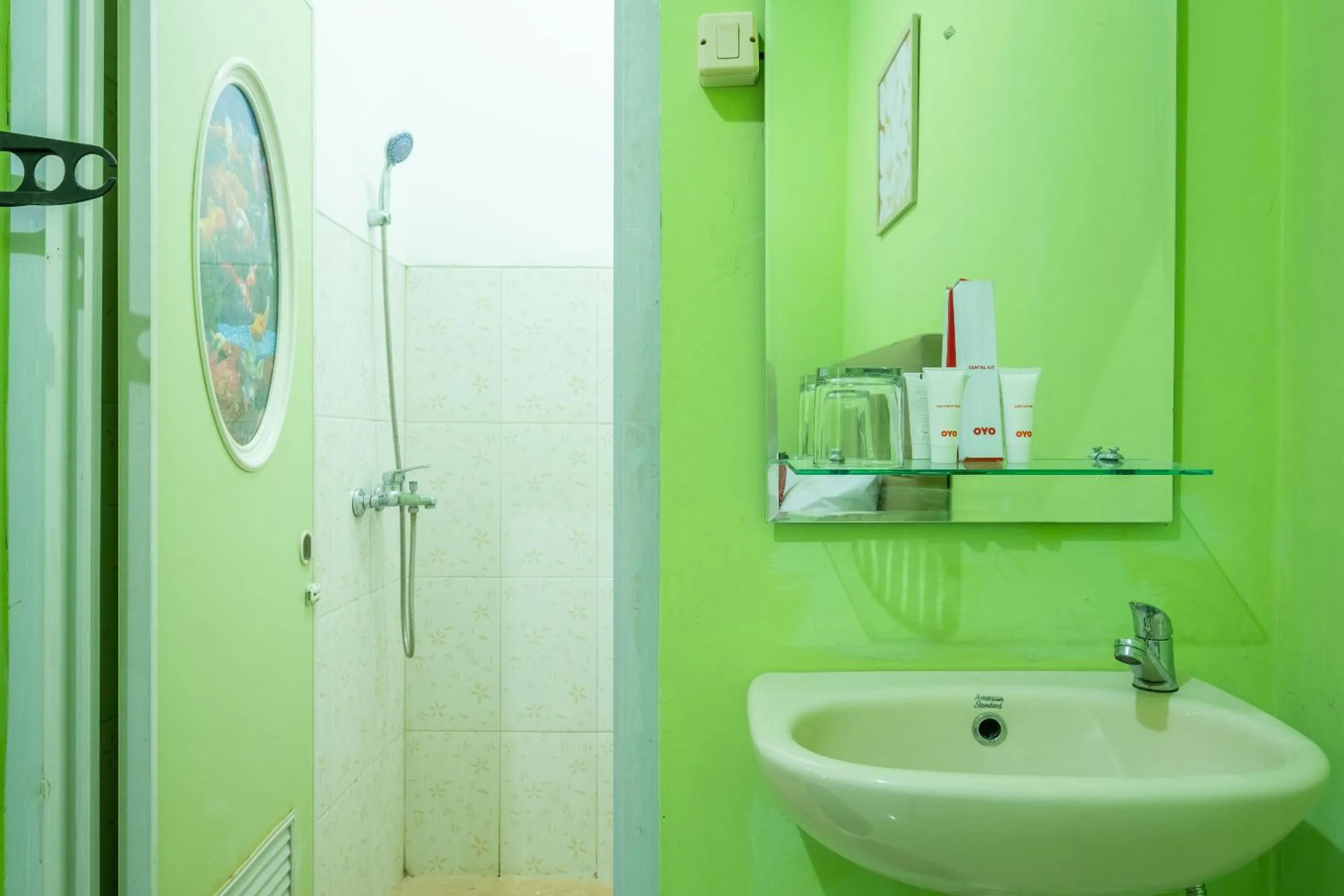 Bathroom in OYO 1399 Cemara Residence Syariah