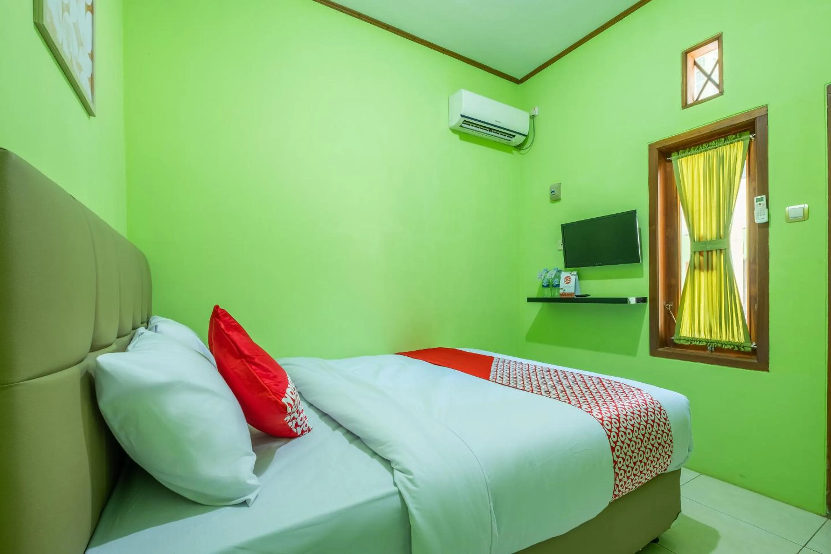 Photo of the whole room in OYO 1399 Cemara Residence Syariah